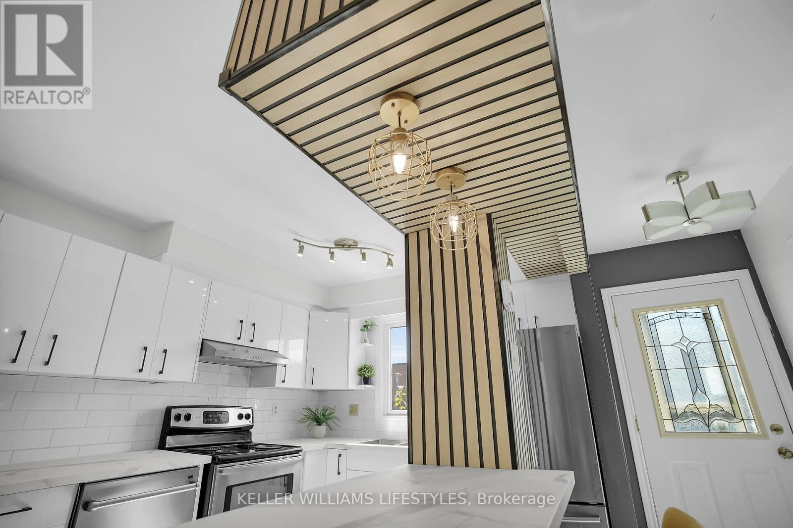 4 - 230 CLARKE ROAD — photo 11