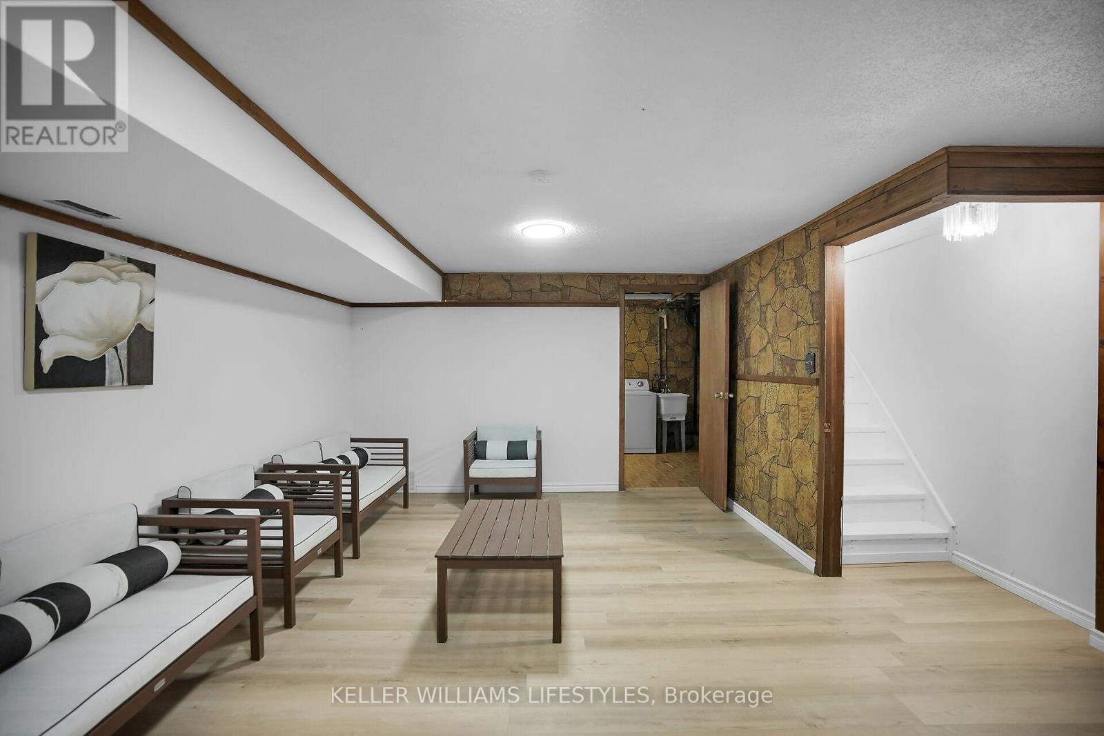 4 - 230 CLARKE ROAD — photo 29