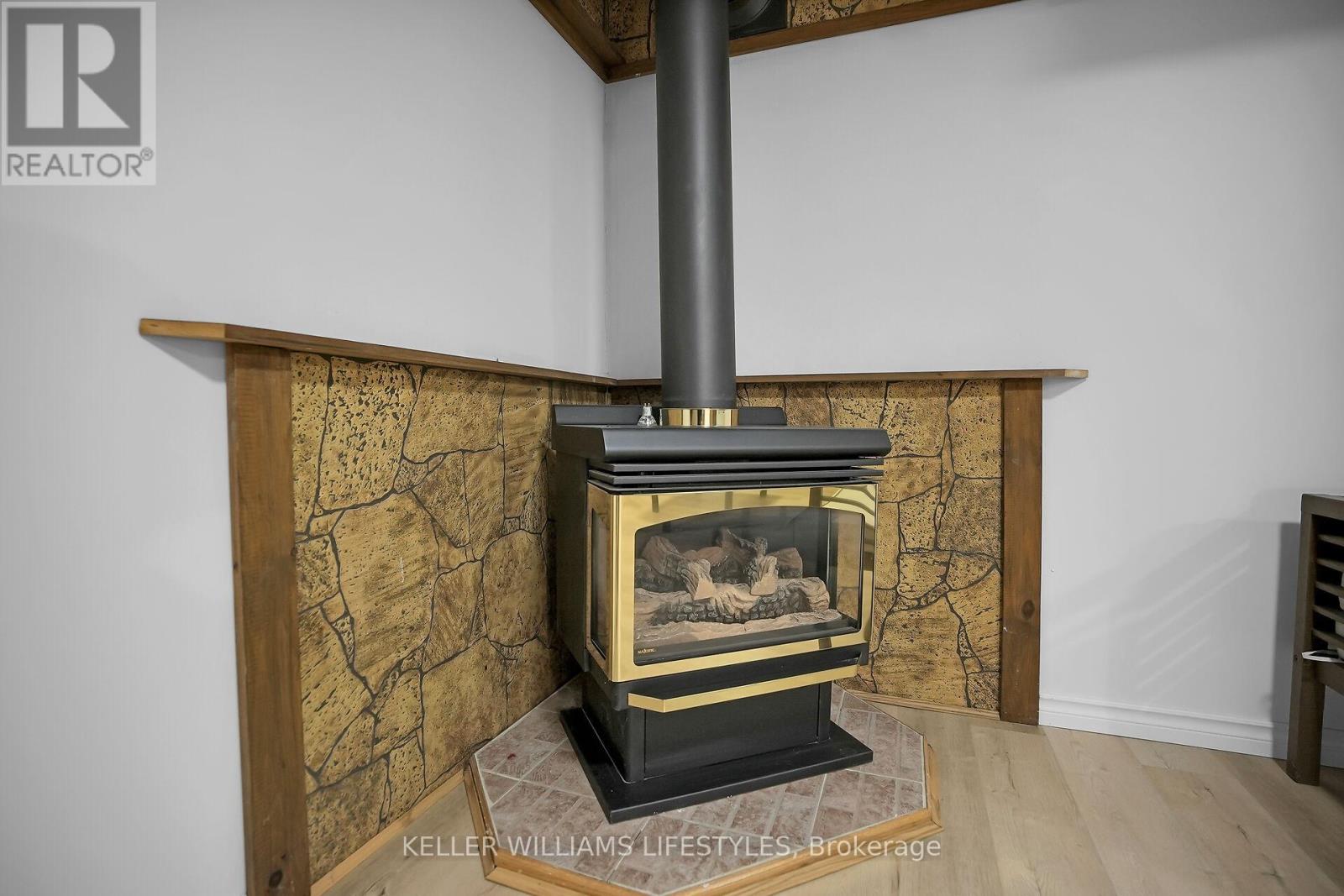 4 - 230 CLARKE ROAD — photo 31