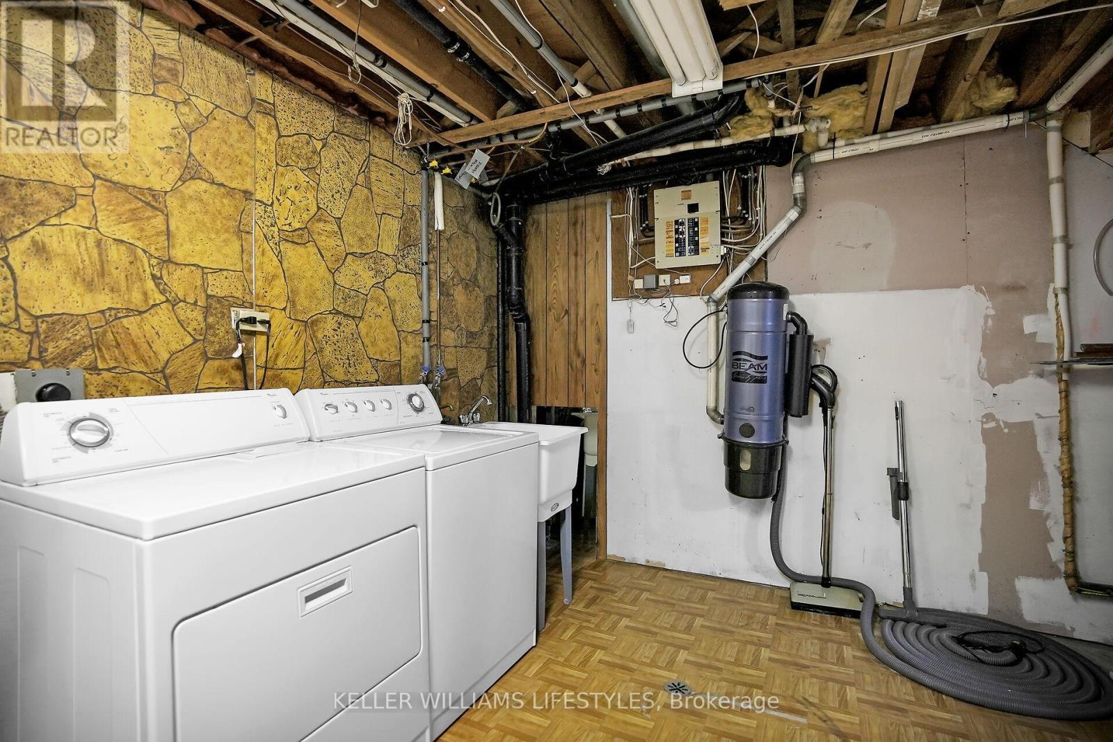 4 - 230 CLARKE ROAD — photo 33