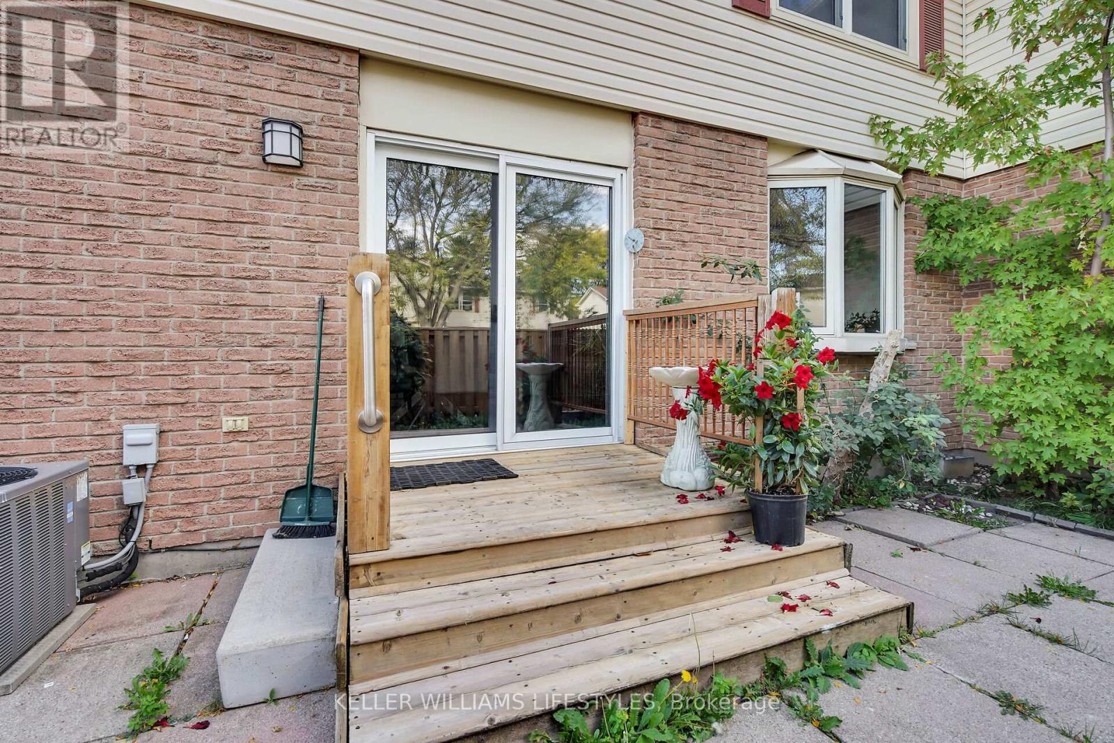 4 - 230 CLARKE ROAD — photo 42
