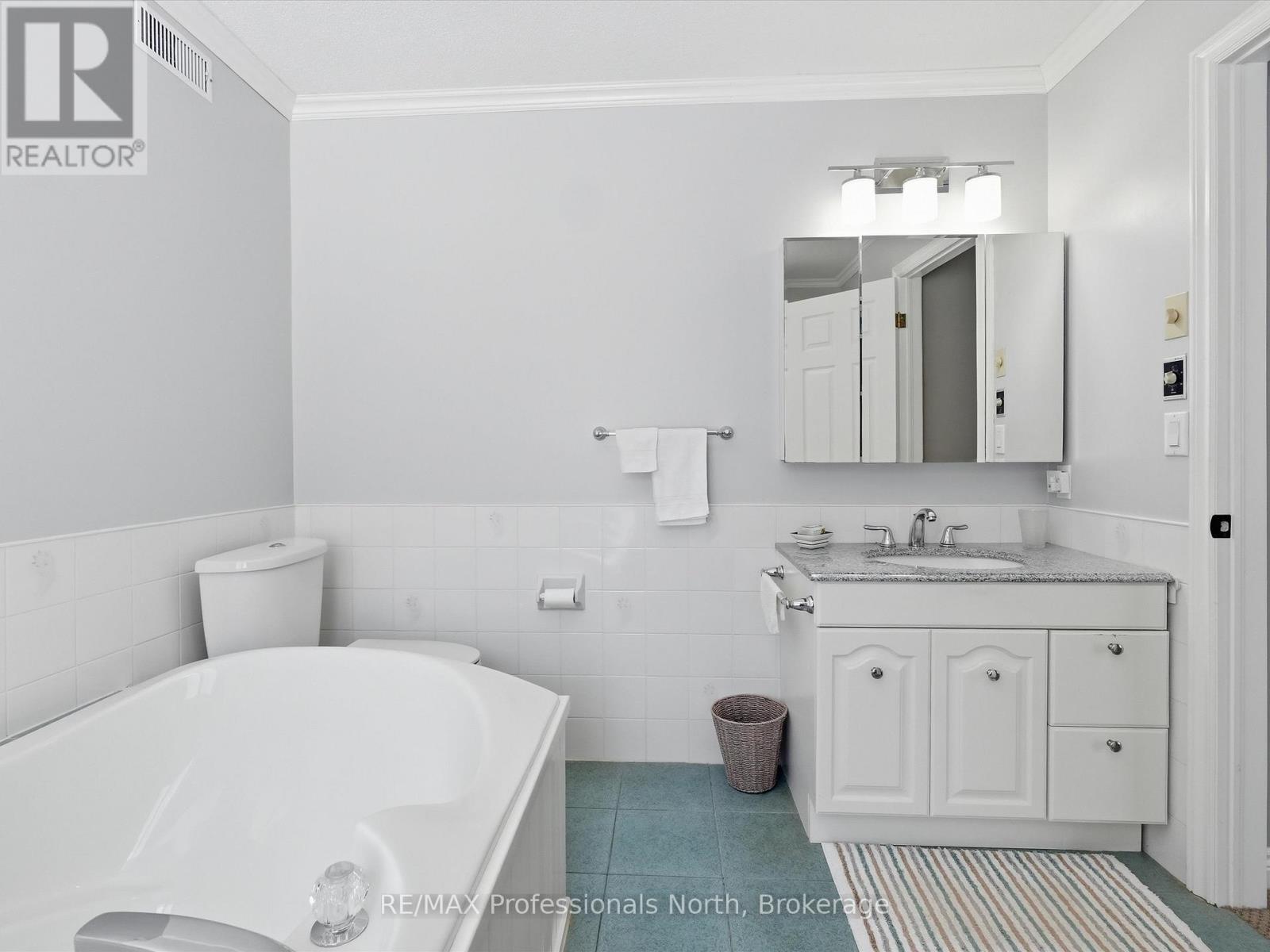 31 THE GRANITE BLUFF — photo 36