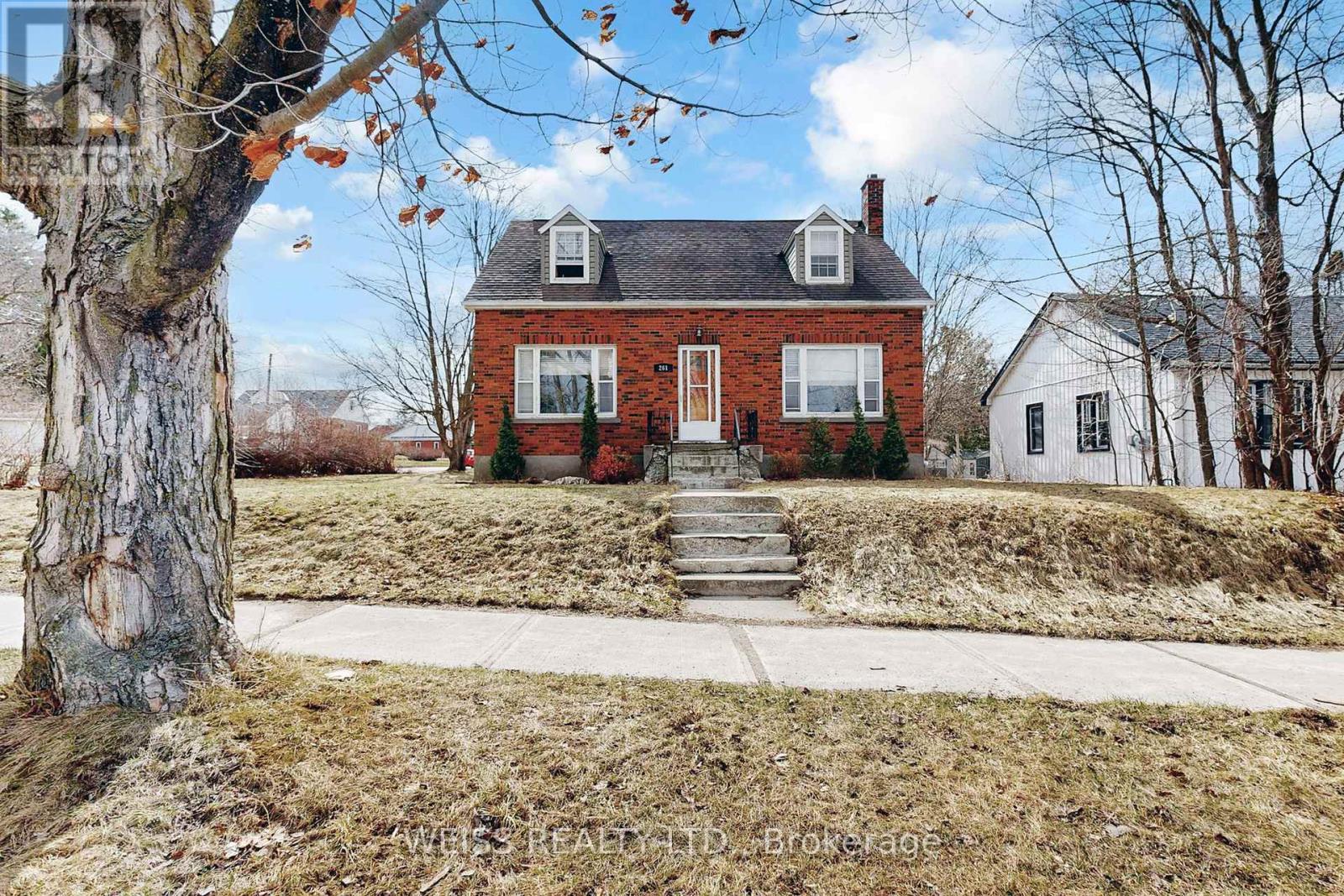 261 WOLSELY STREET - 4