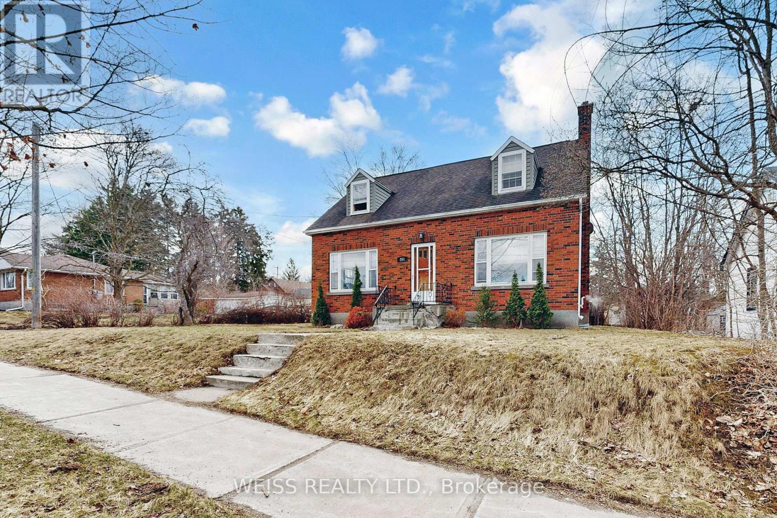 261 WOLSELY STREET - 5
