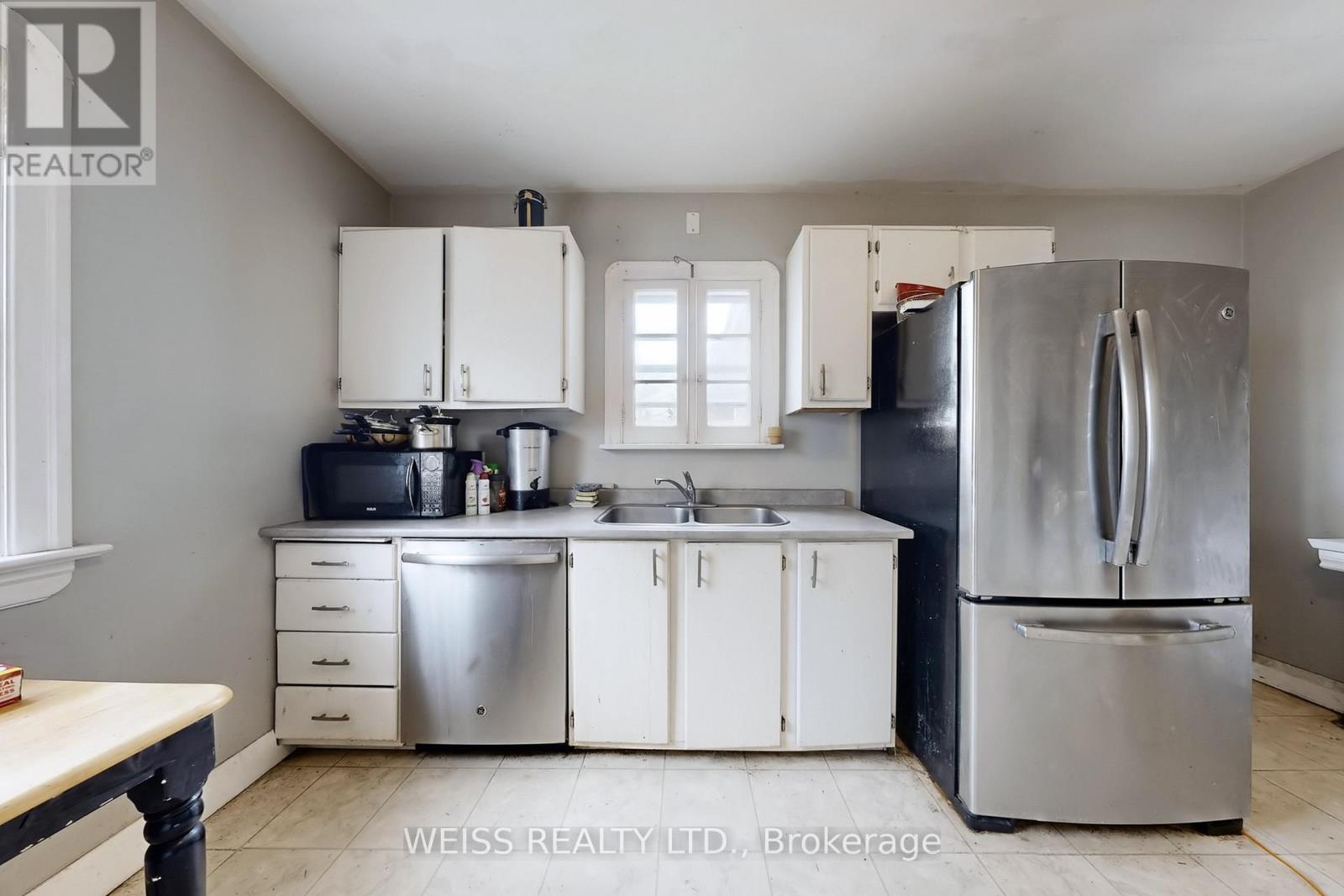 261 WOLSELY STREET - 8