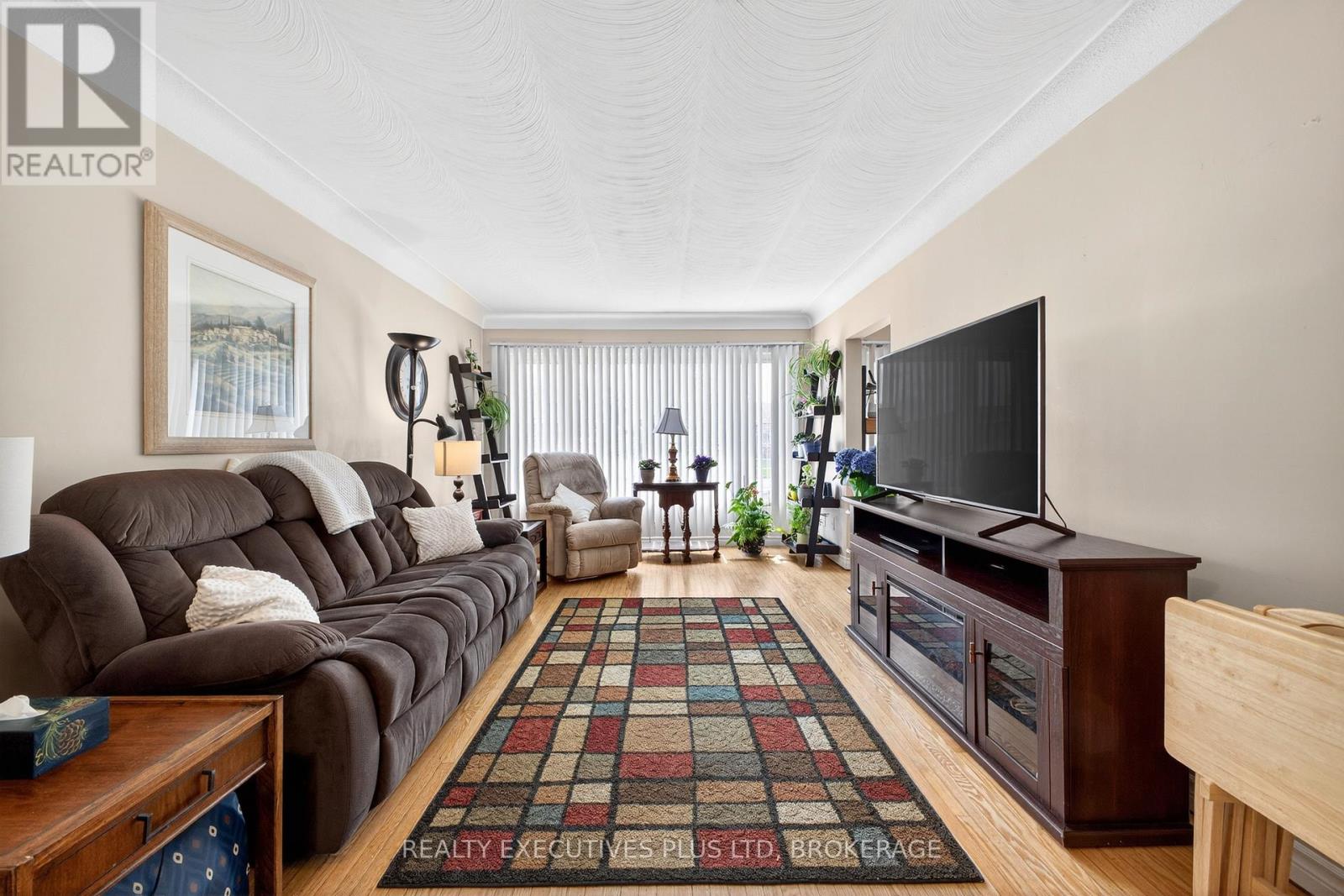 6465 WENDY DRIVE - 12