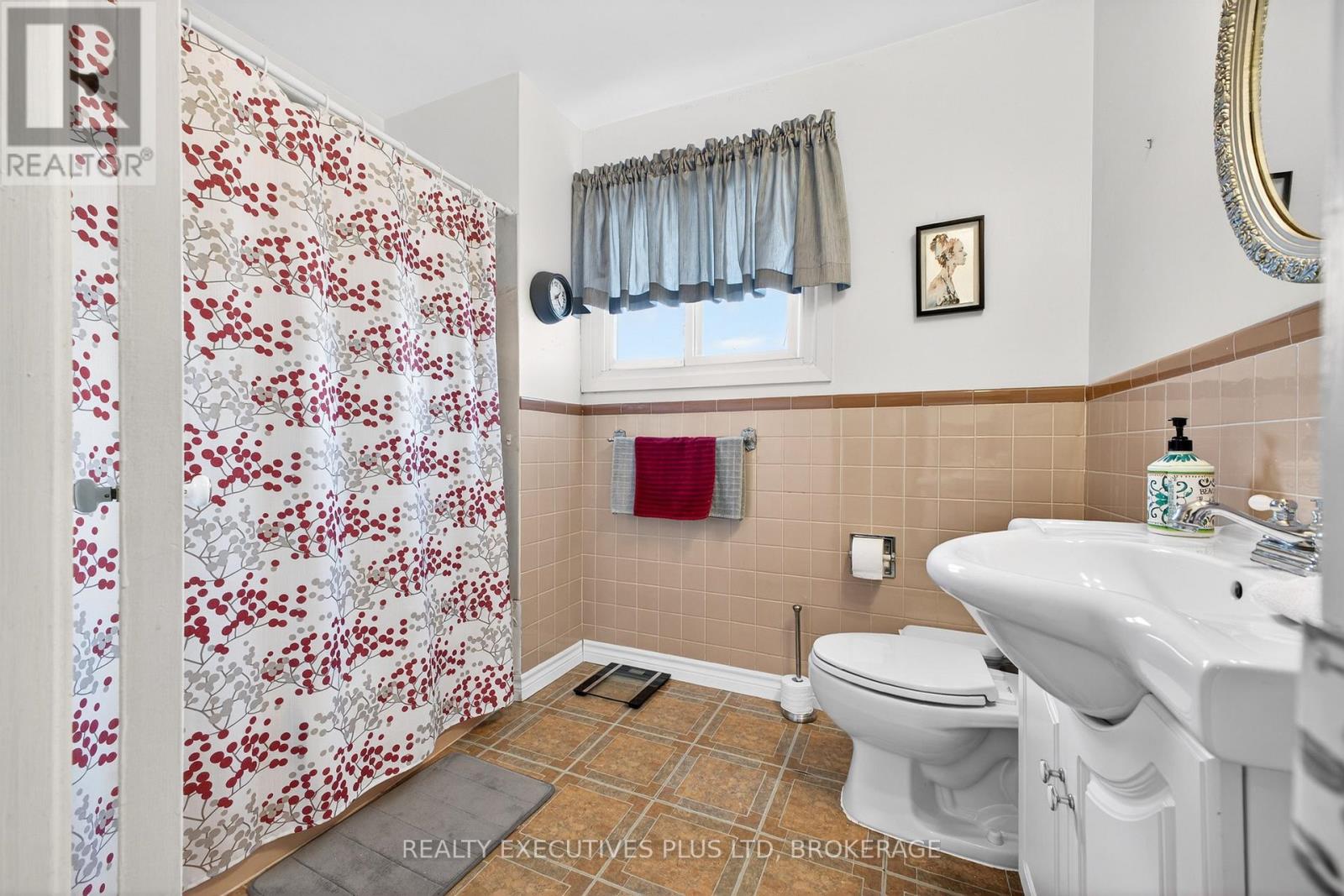 6465 WENDY DRIVE - 21