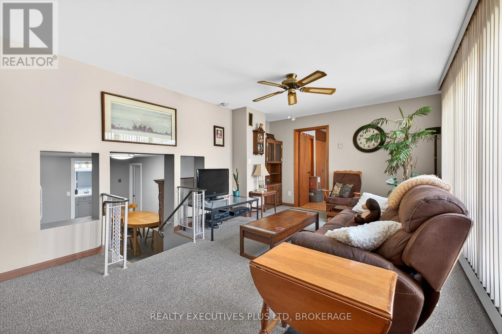 6465 WENDY DRIVE - 34