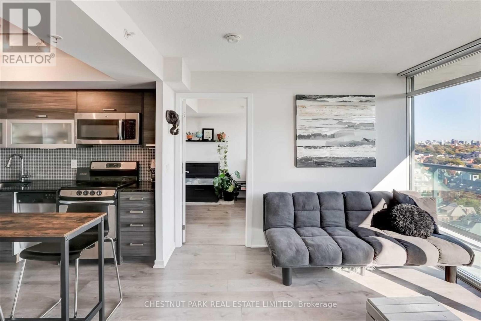 #2111E 36 LISGAR STREET - 4