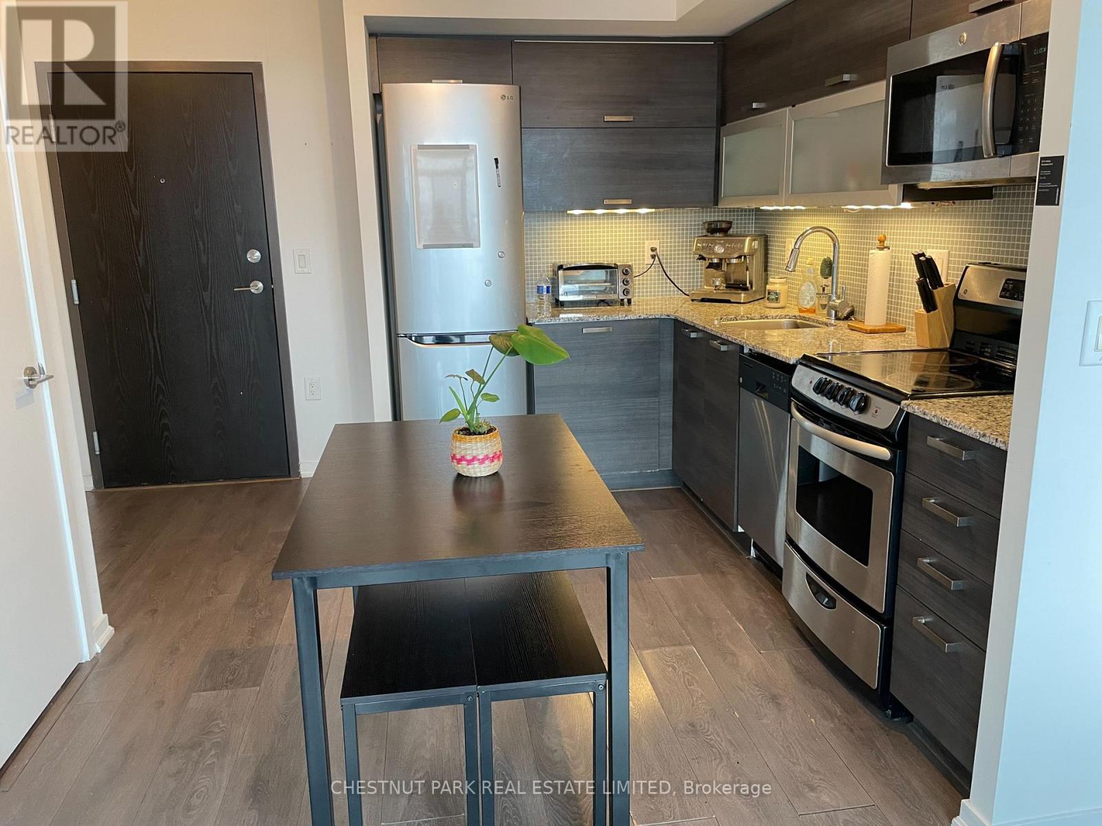 #2111E 36 LISGAR STREET - 7