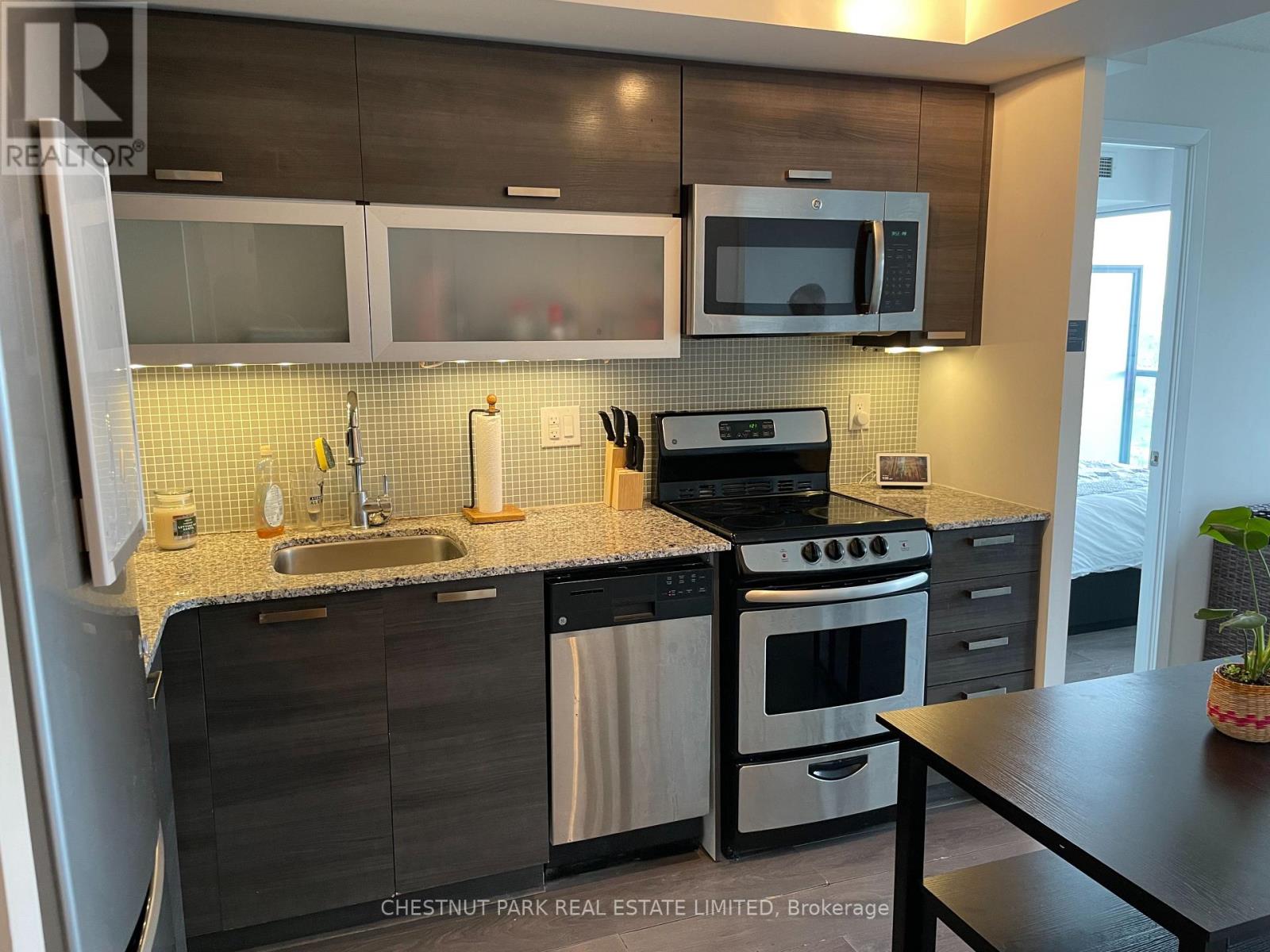 #2111E 36 LISGAR STREET - 8