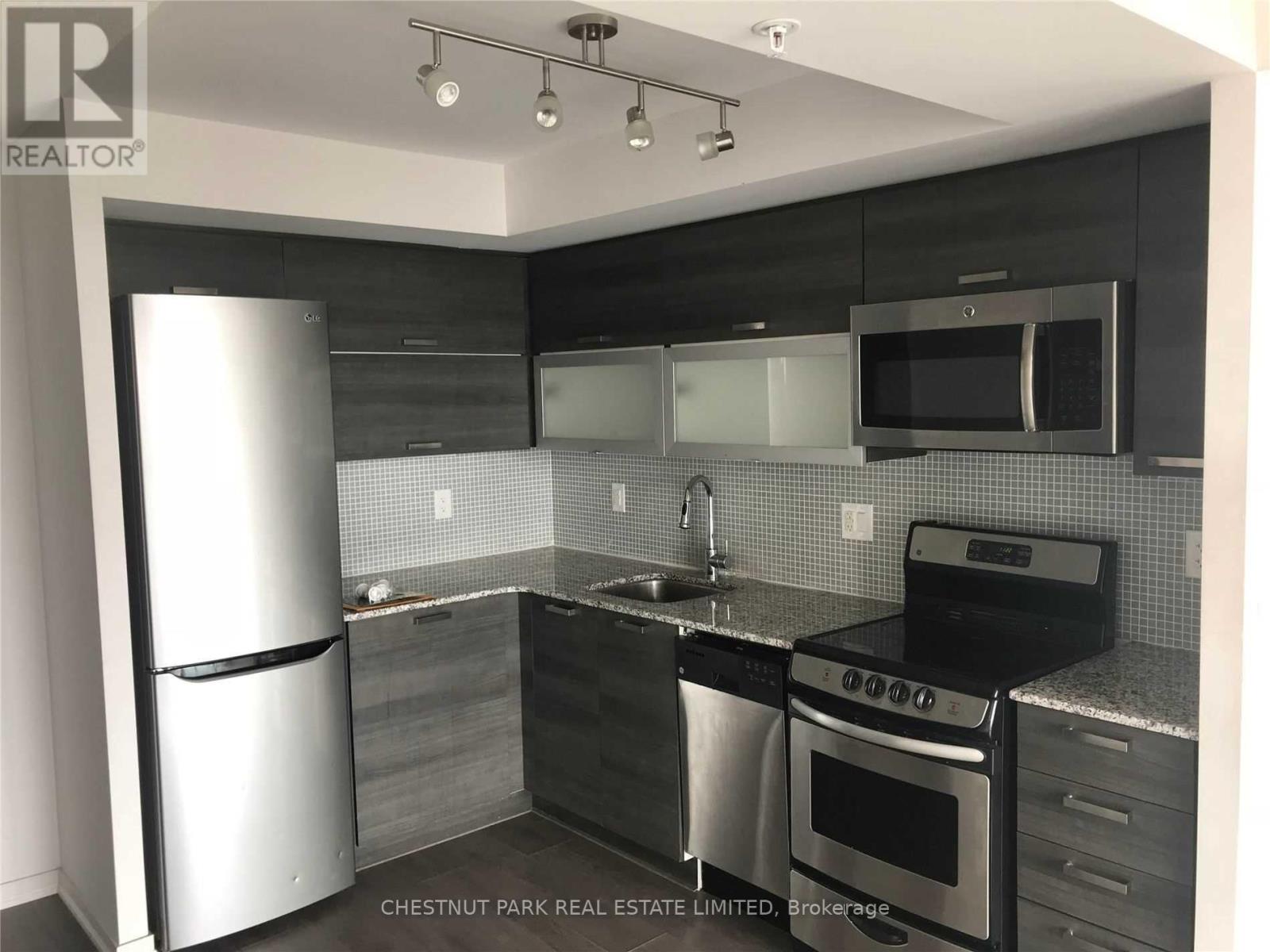 #2111E 36 LISGAR STREET - 9