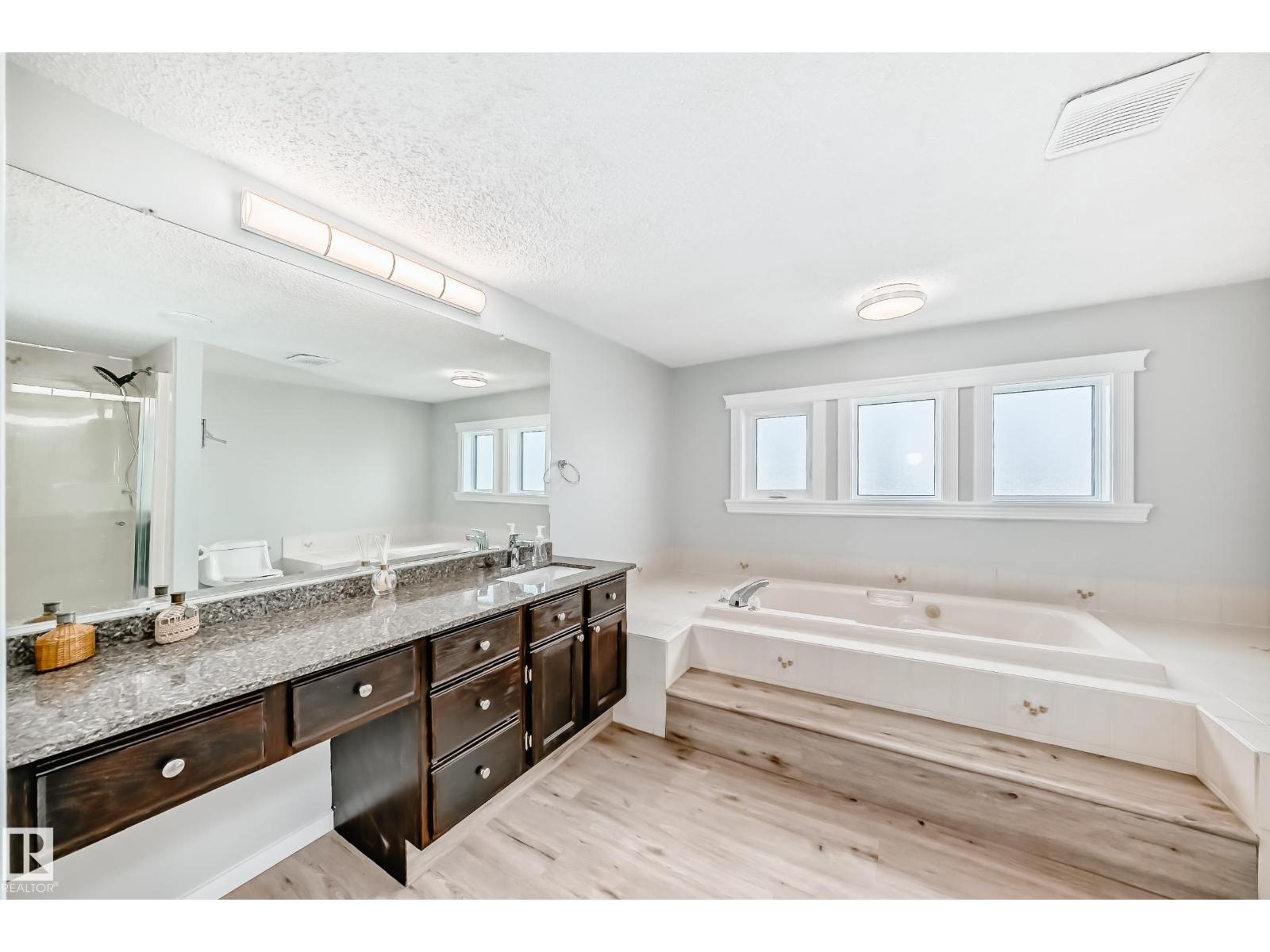 3107 43 AV NW, Edmonton