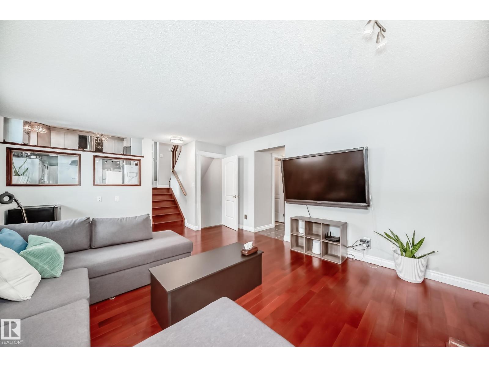 3107 43 AV NW, Edmonton