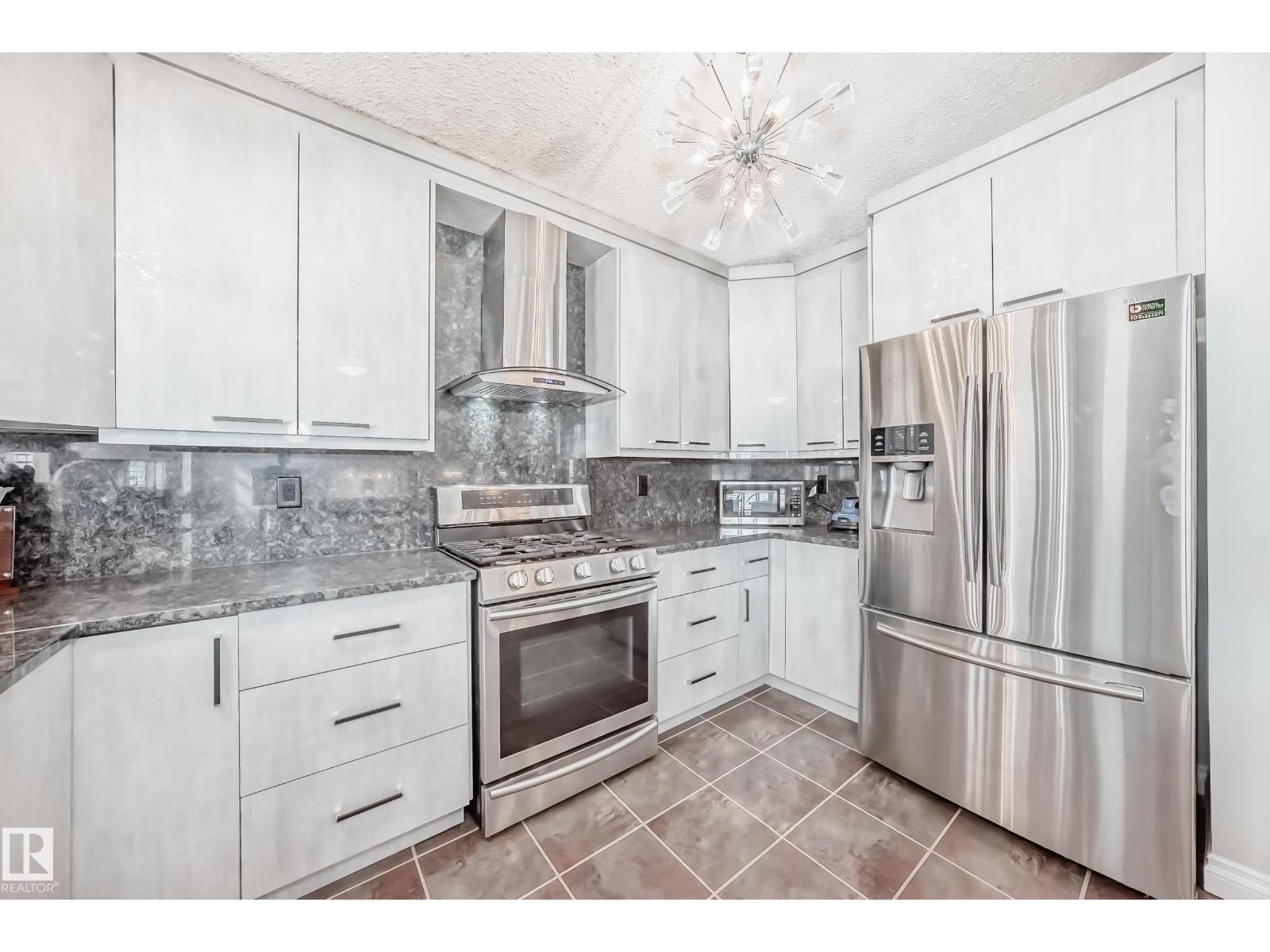 3107 43 AV NW, Edmonton