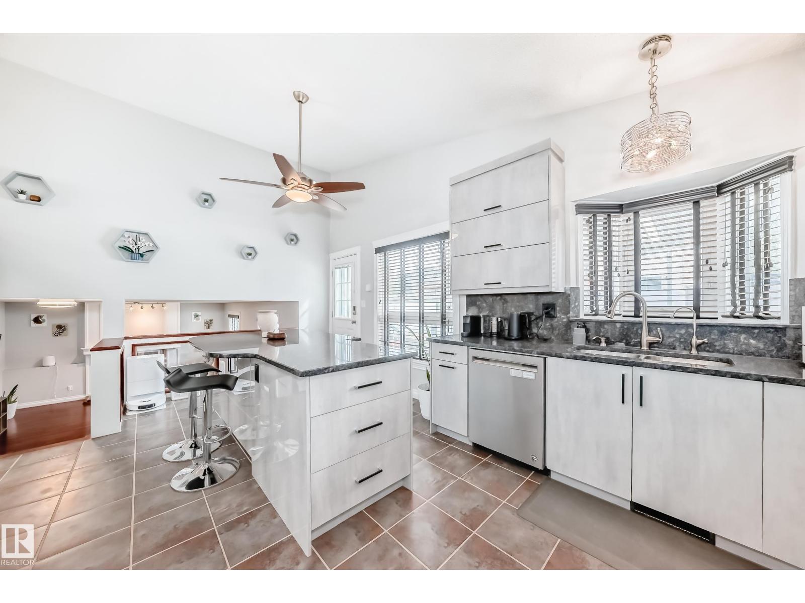 3107 43 AV NW, Edmonton