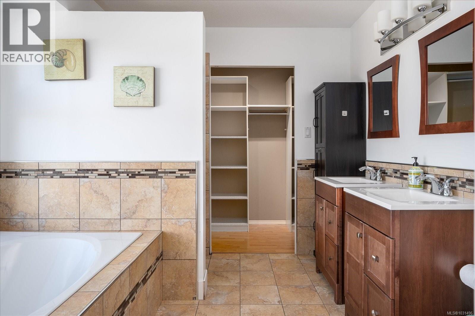 6160 Dover Rd, Nanaimo