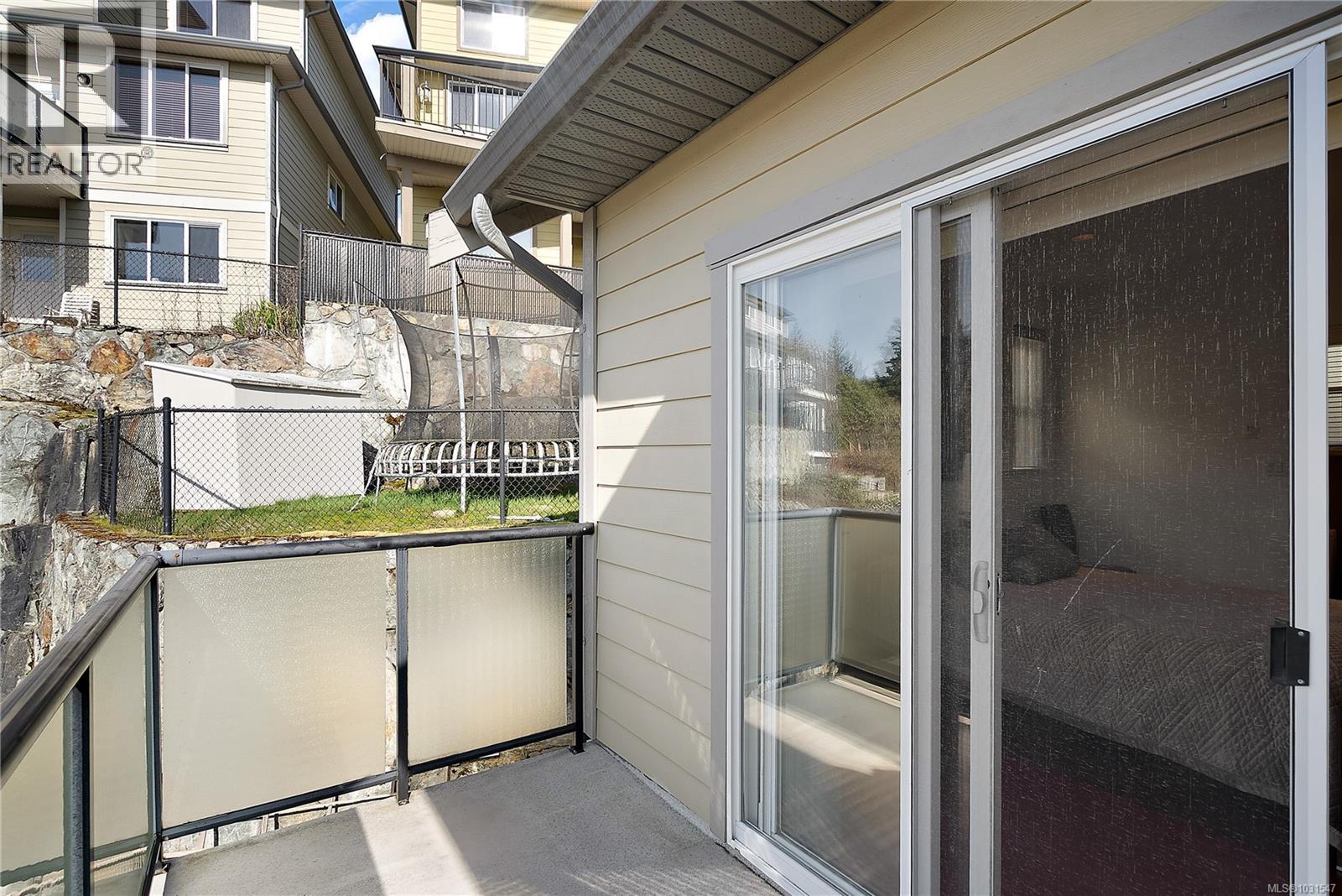 928 CAVALCADE Terr, Langford