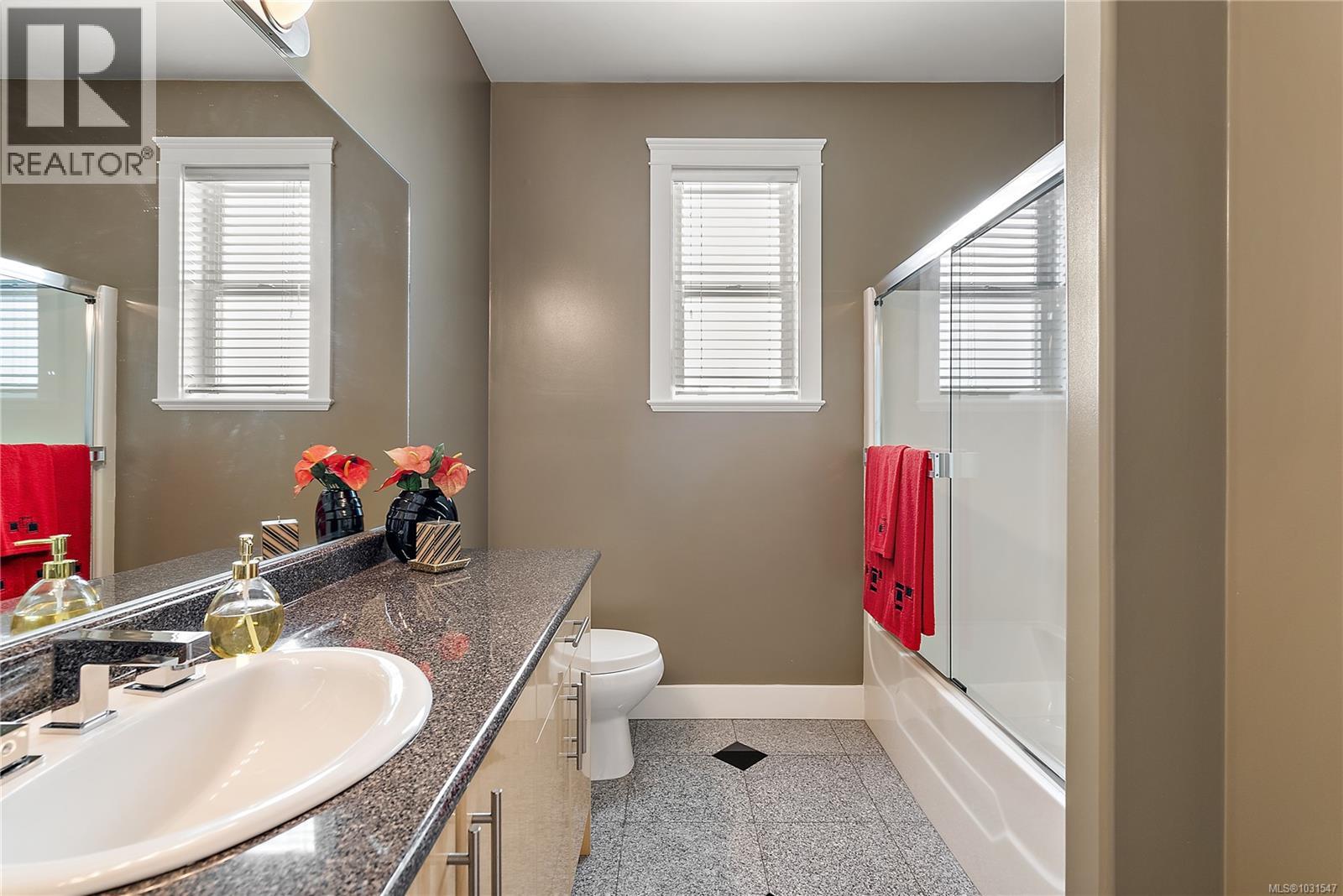 928 CAVALCADE Terr, Langford