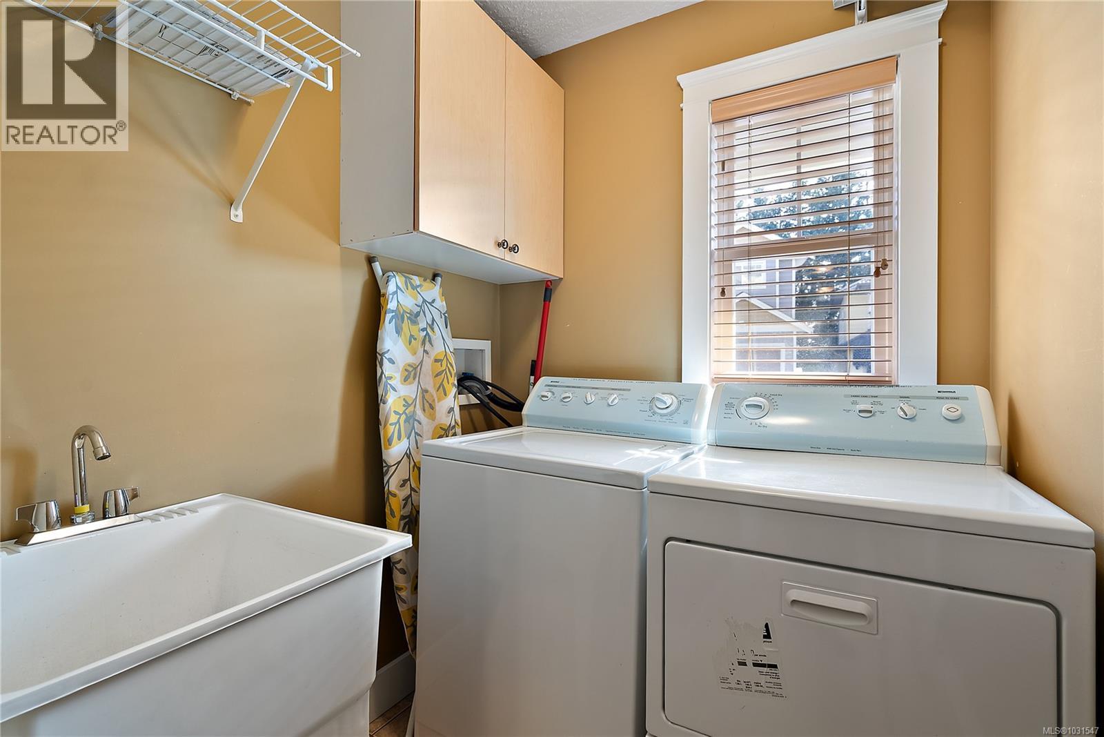 928 CAVALCADE Terr, Langford