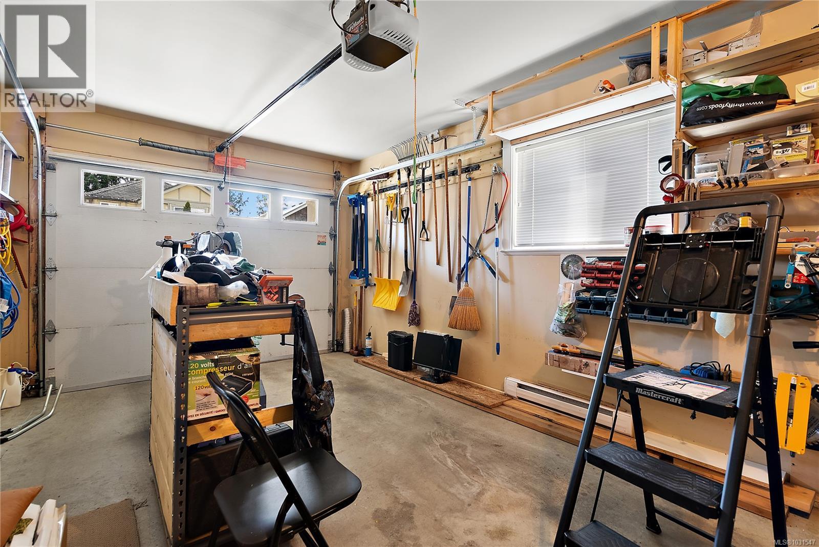 928 CAVALCADE Terr, Langford