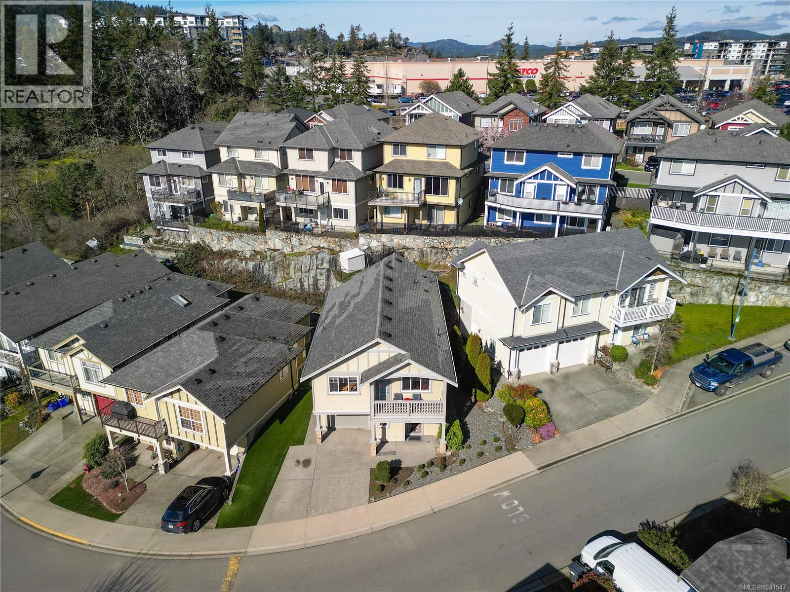 928 CAVALCADE Terr, Langford