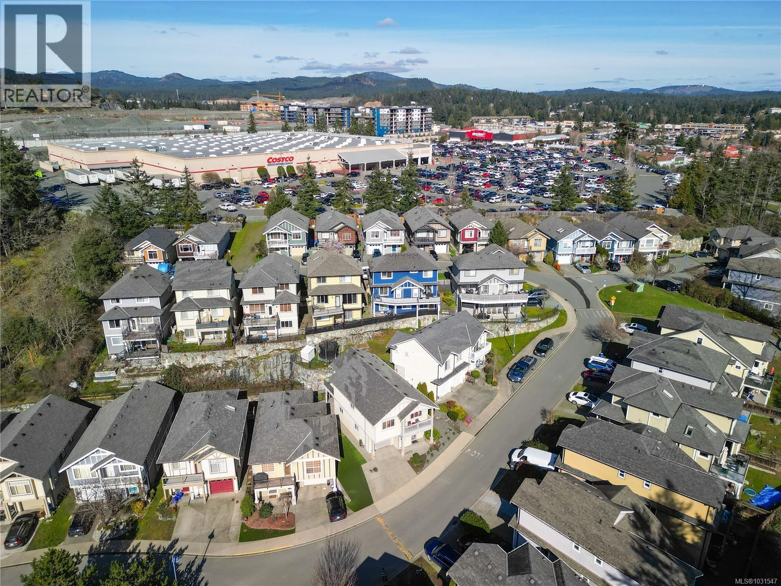 928 CAVALCADE Terr, Langford