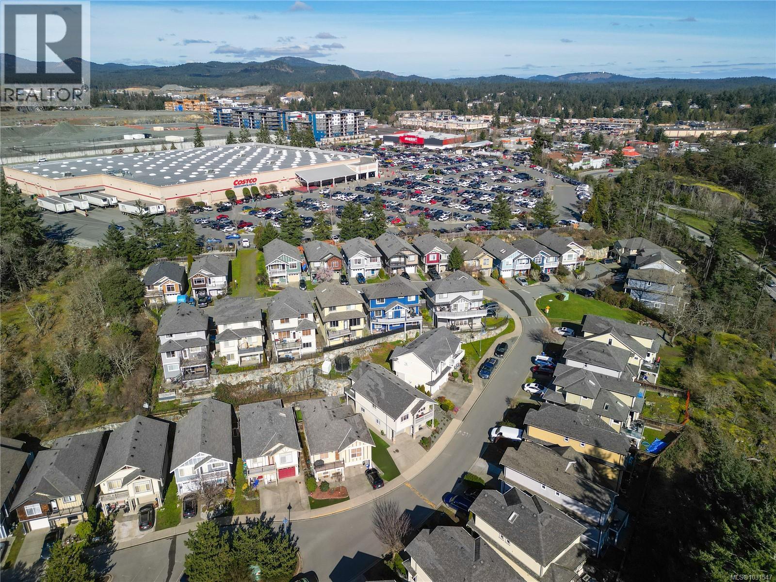 928 CAVALCADE Terr, Langford