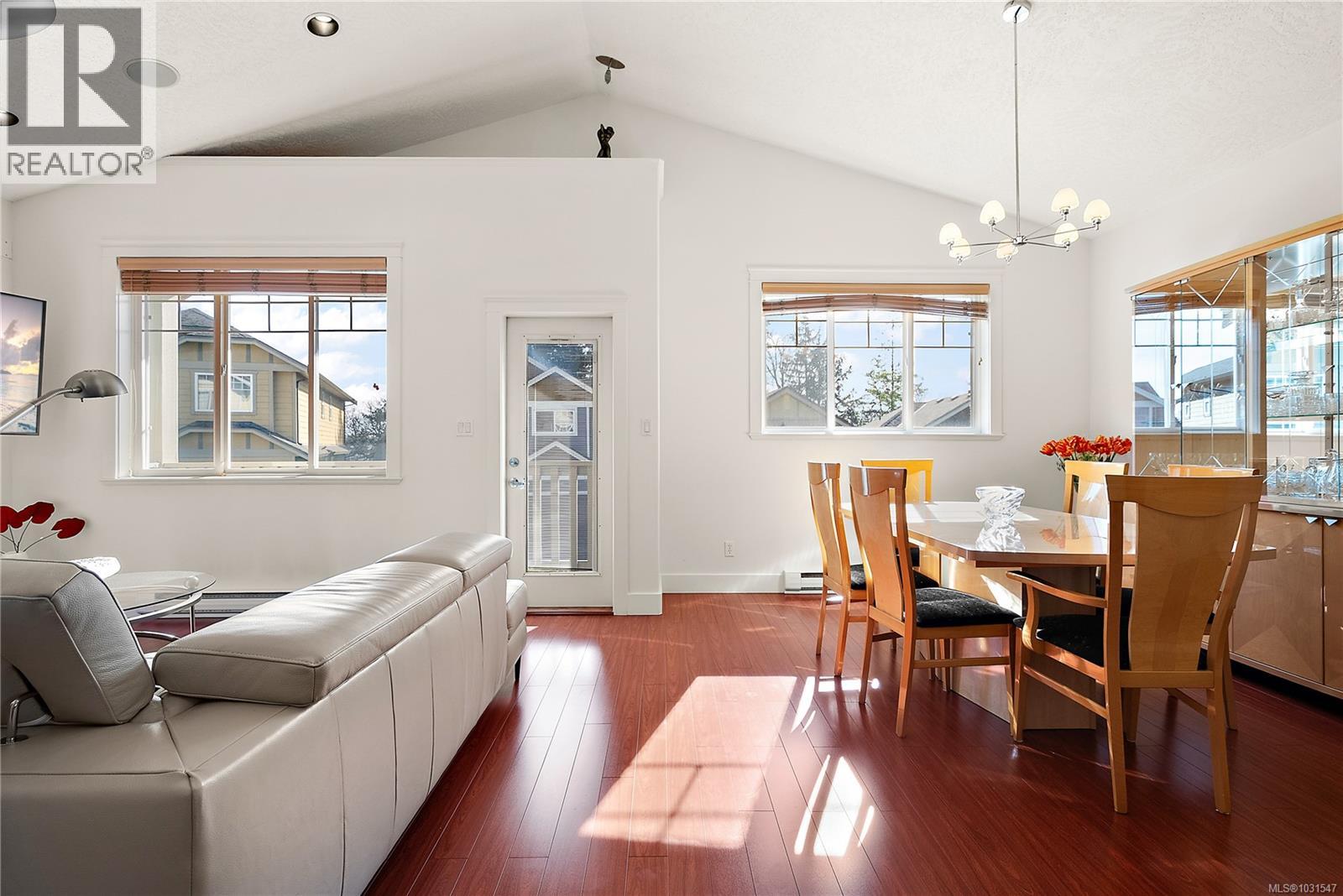 928 CAVALCADE Terr, Langford