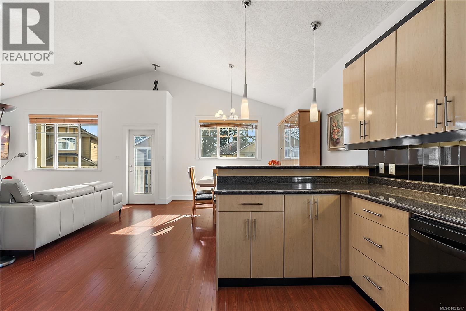 928 CAVALCADE Terr, Langford