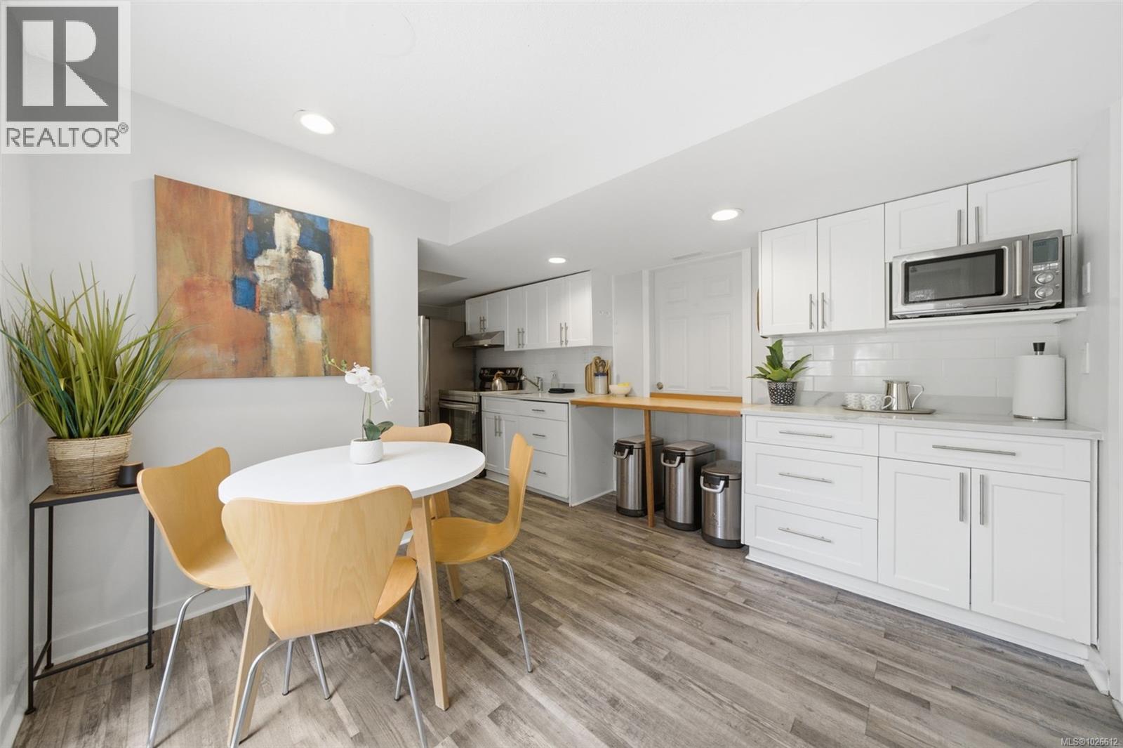 550 Phelps Ave - 11