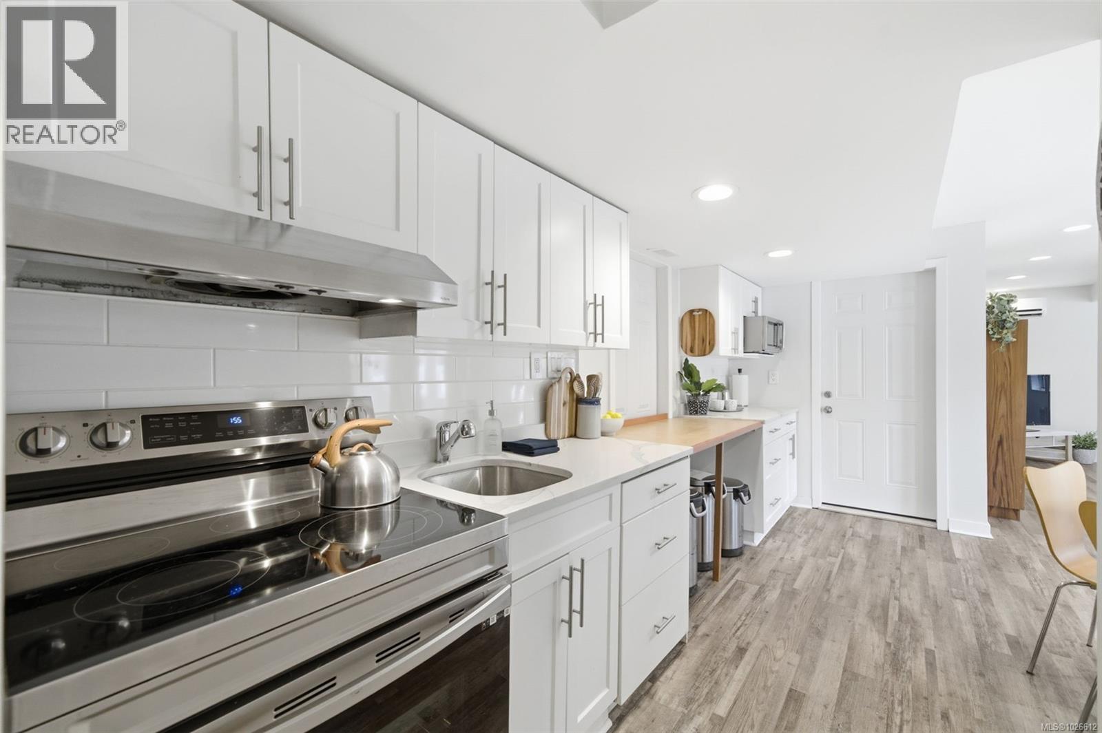 550 Phelps Ave - 14