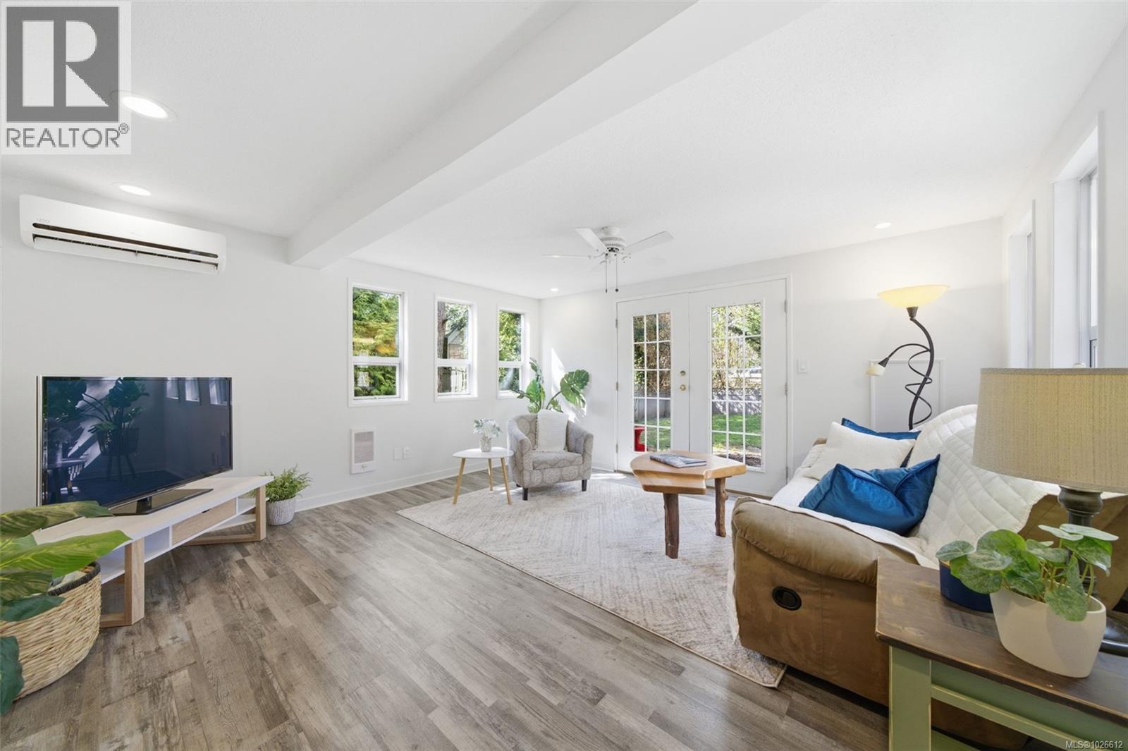 550 Phelps Ave - 8