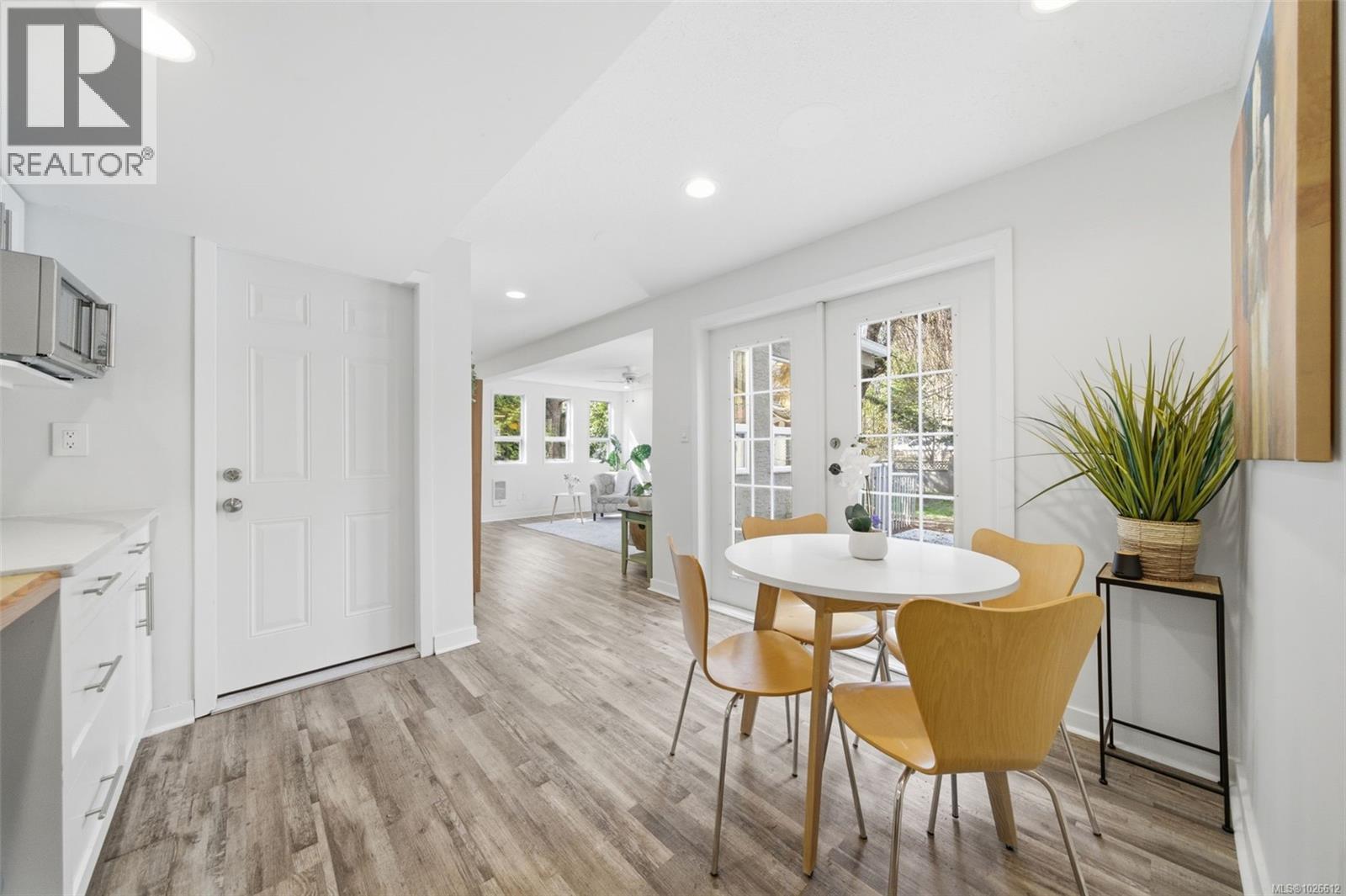 550 Phelps Ave - 13