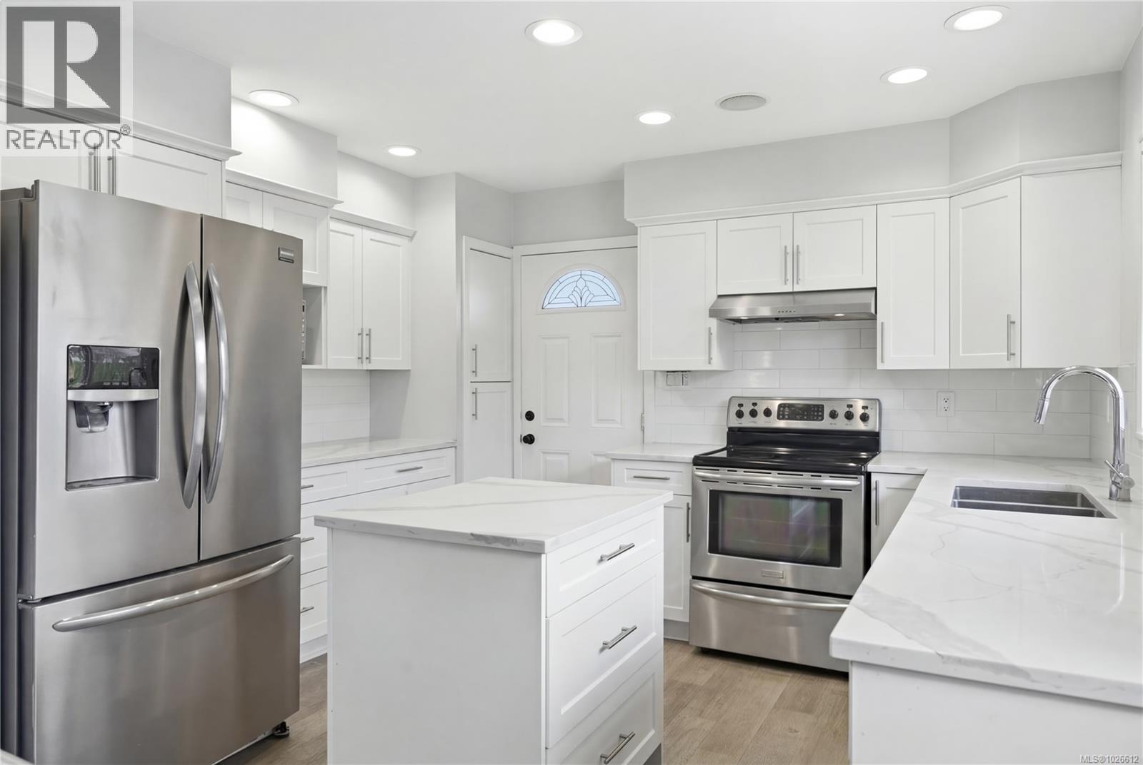 550 Phelps Ave - 24