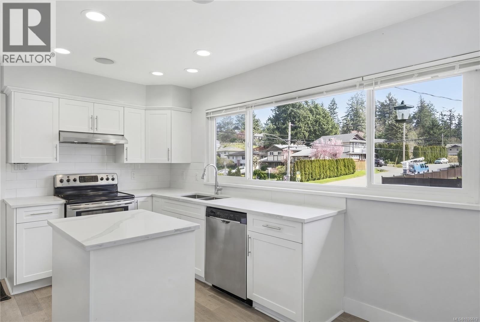 550 Phelps Ave - 23