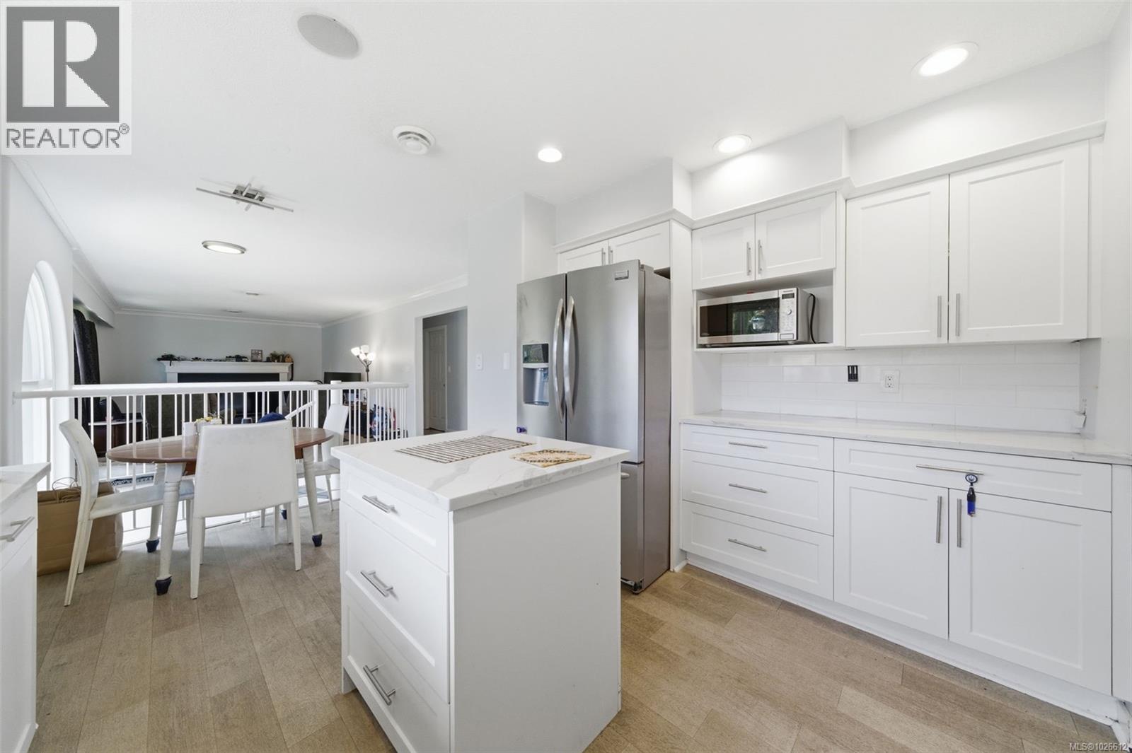 550 Phelps Ave - 25
