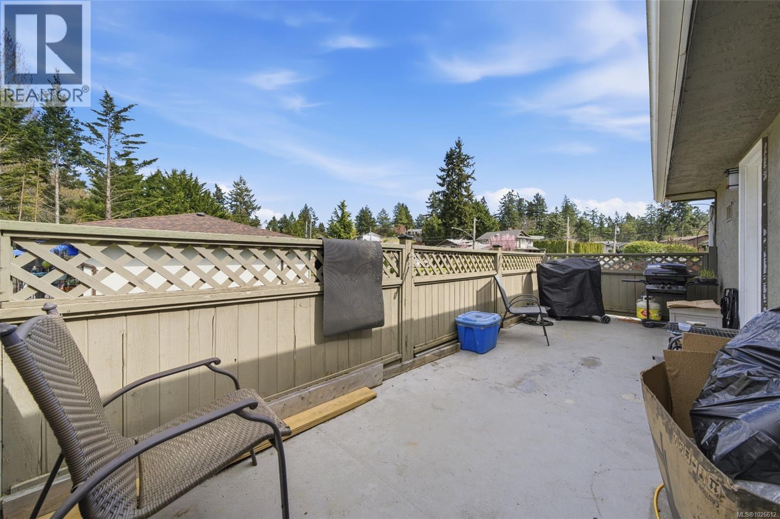 550 Phelps Ave - 28