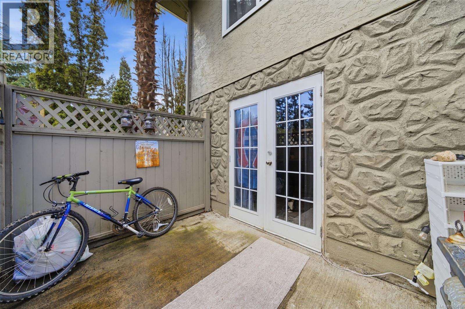 550 Phelps Ave - 29