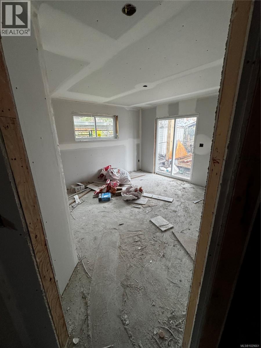 C 2235 Shelbourne St, Victoria