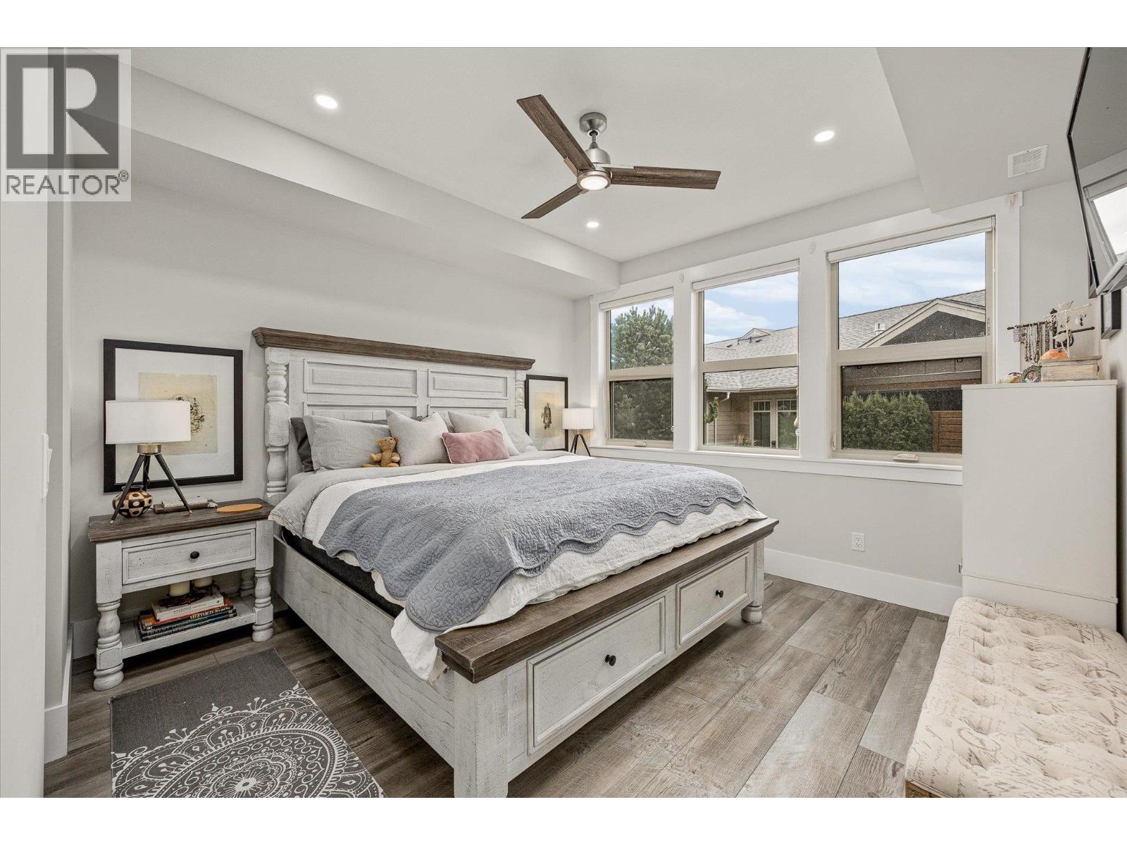 #210 4000 REDSTONE Crescent Unit# 210 - 15