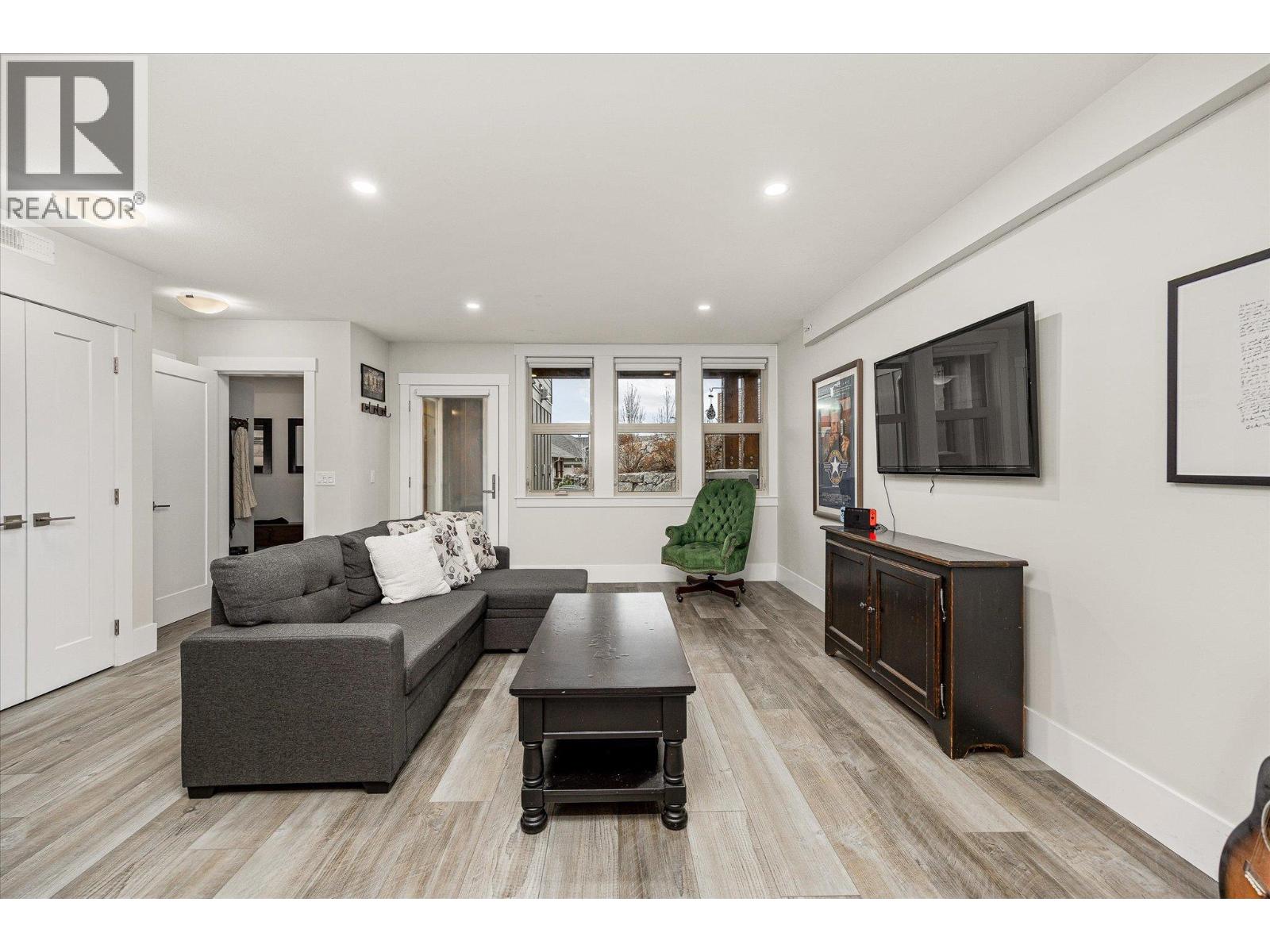 #210 4000 REDSTONE Crescent Unit# 210 - 27