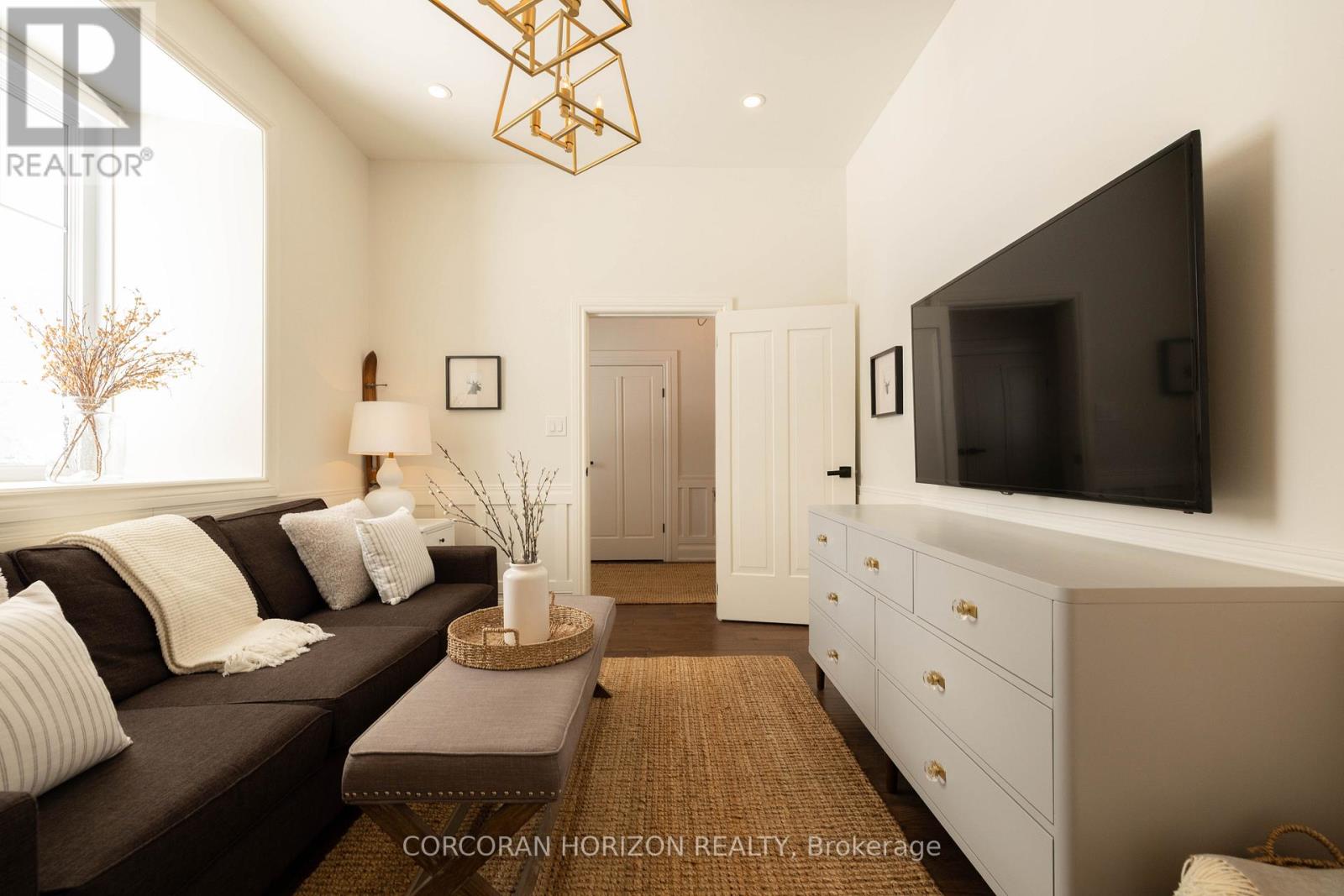 320 WHITMORE DRIVE — photo 10