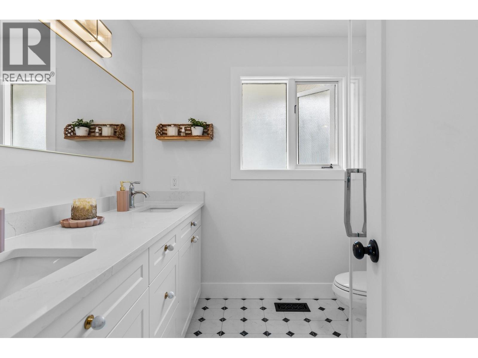 4215 6th Avenue, Peachland