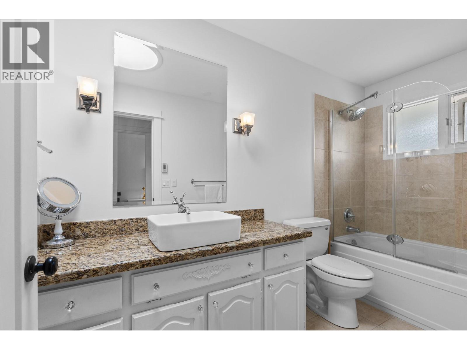 4215 6th Avenue, Peachland