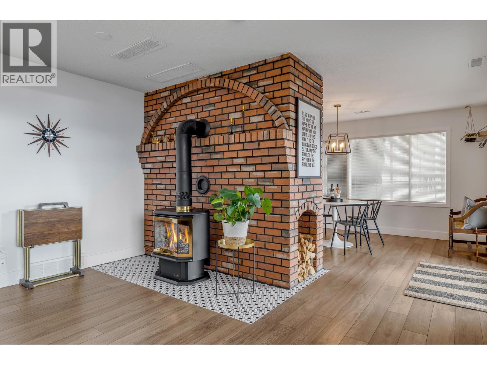 4215 6th Avenue, Peachland