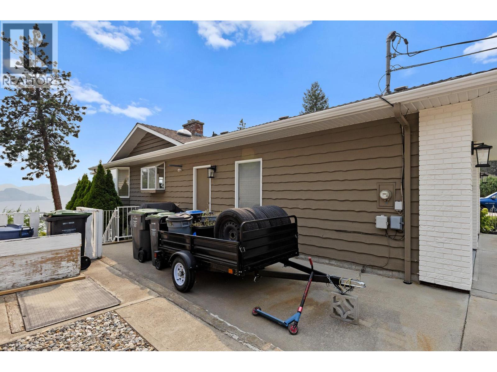 4215 6th Avenue, Peachland