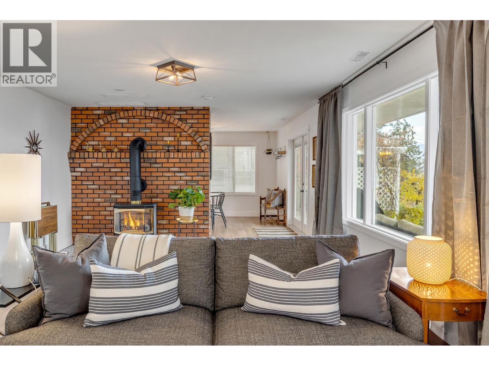 4215 6th Avenue, Peachland