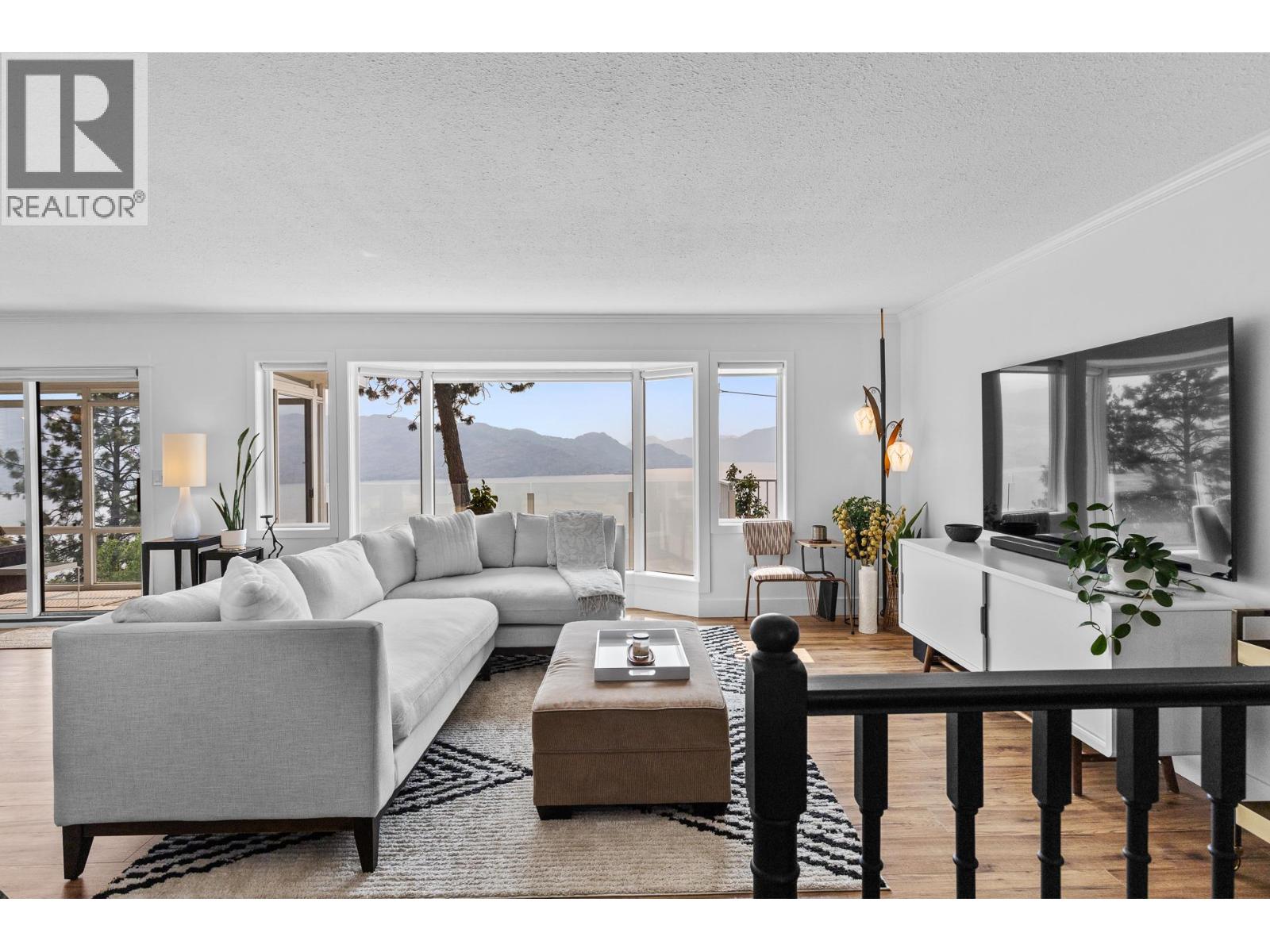 4215 6th Avenue, Peachland