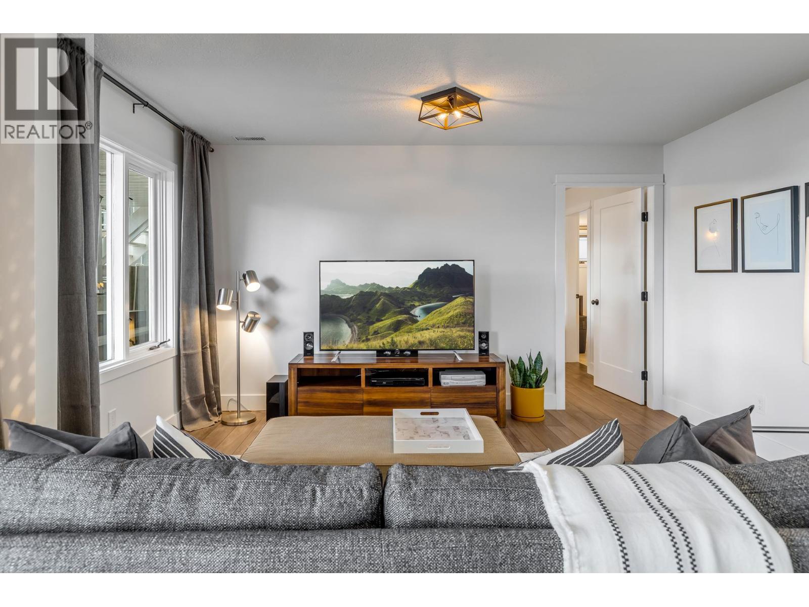 4215 6th Avenue, Peachland